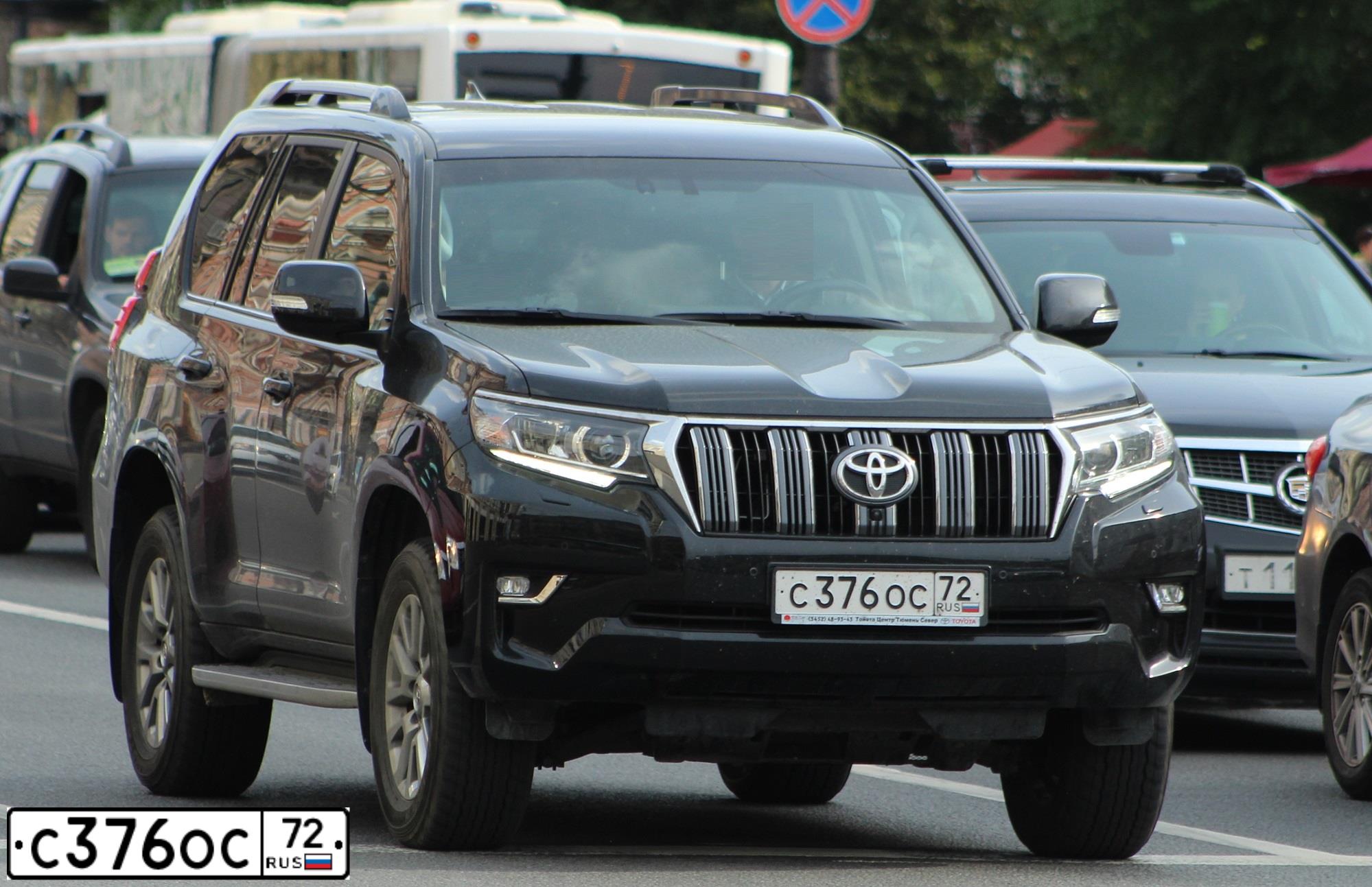 Фото автомобиля TOYOTA LANDCRUISER, 2018 — госномер С376ОС72. Цвет: ЧЕРНЫЙ