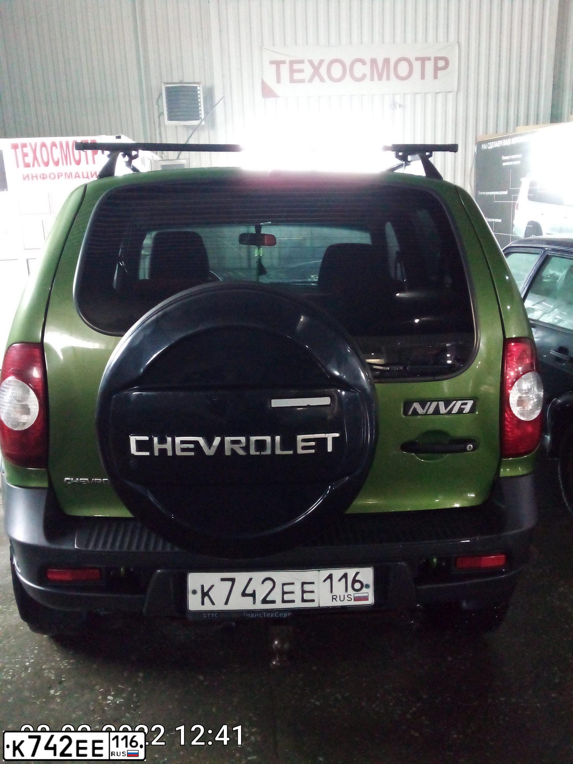 Фото автомобиля CHEVROLET NIVA, 2014 — госномер К742ЕЕ116. Цвет: светло-зеленый металлик