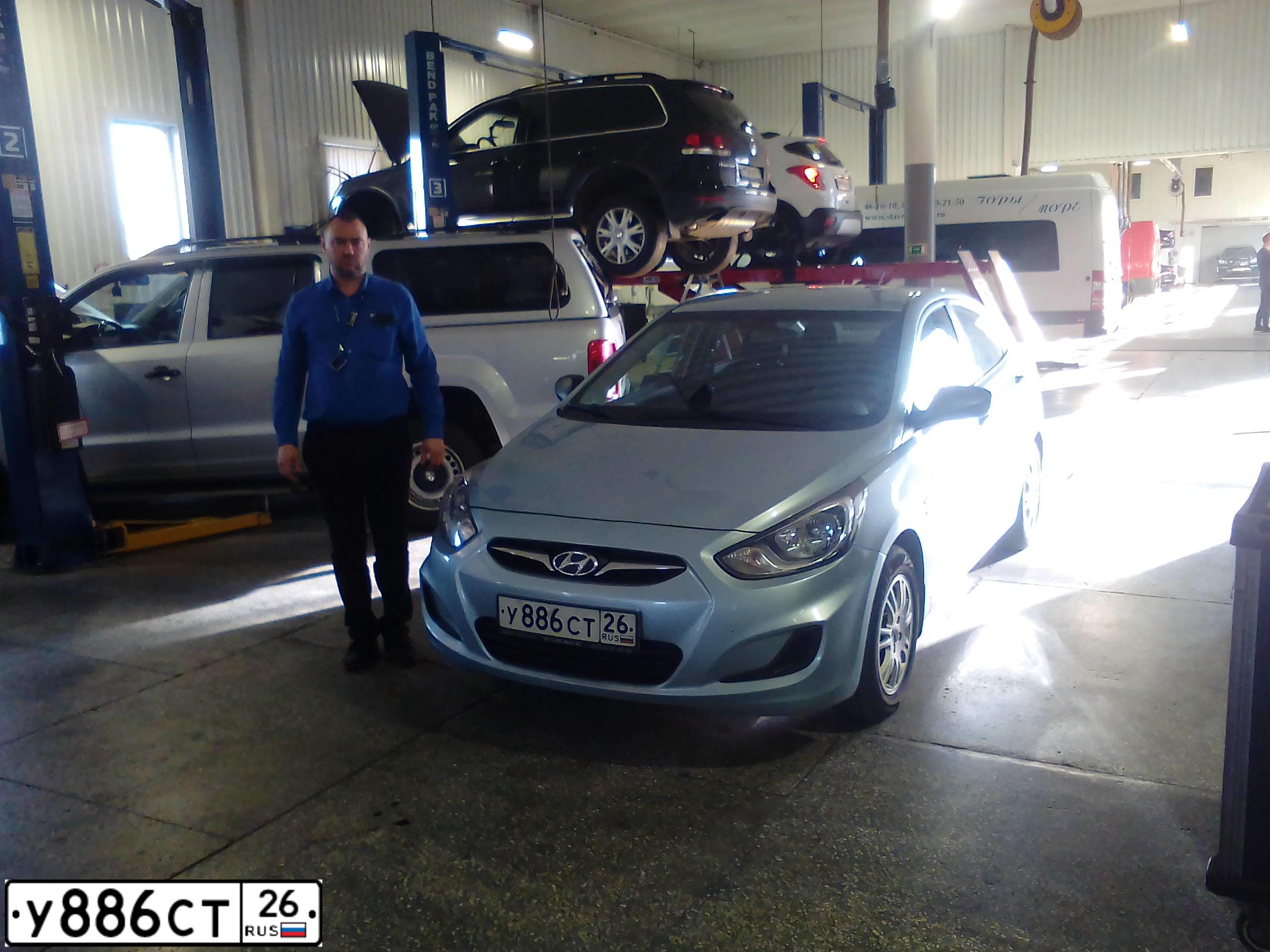 Фото автомобиля HYUNDAI SOLARIS, 2011 — госномер У886СТ26. Цвет: СЕРО-ГОЛУБОЙ