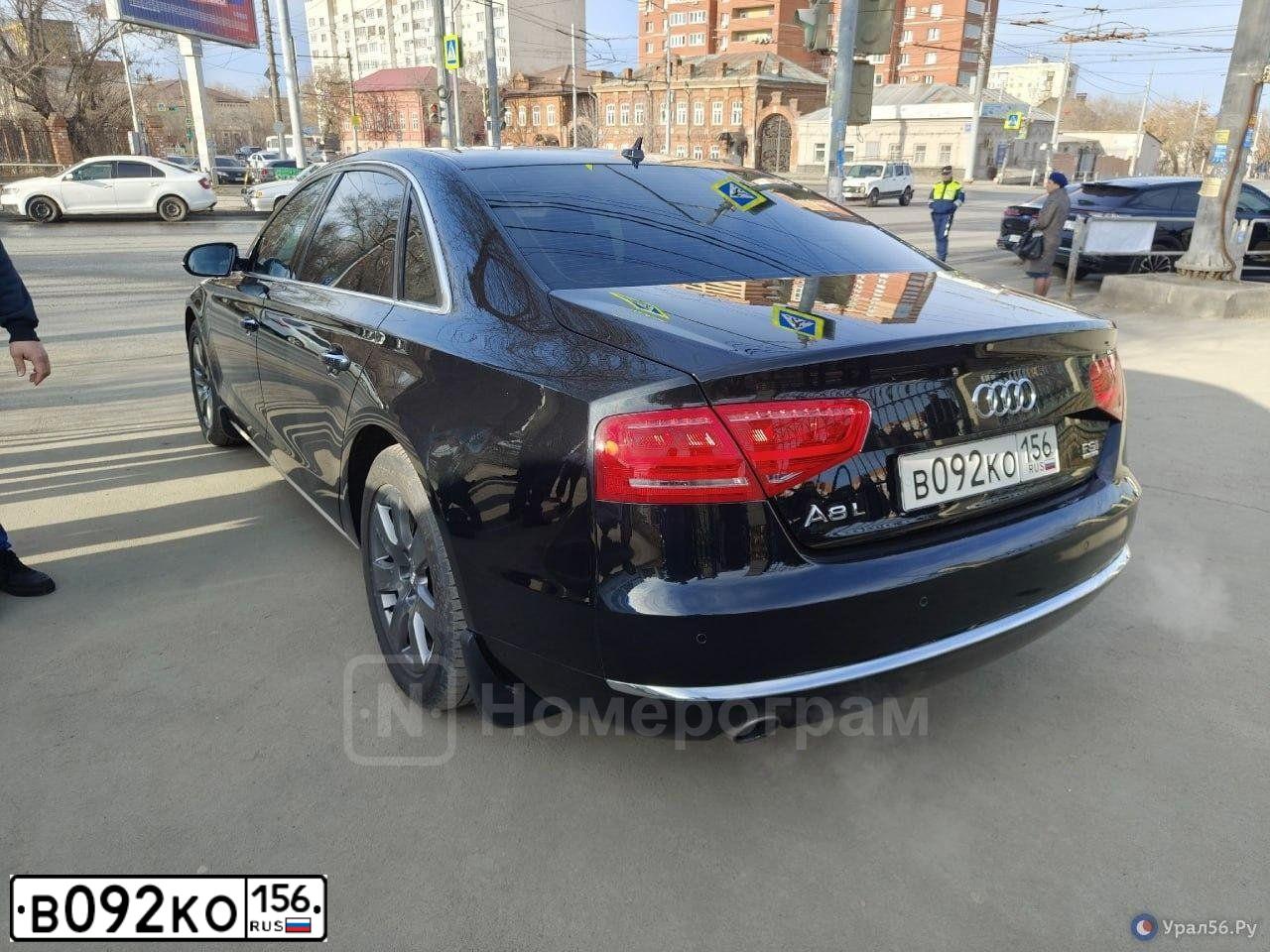 Фото автомобиля AUDI A8, 2011 — госномер В822АХ156. Цвет: ЧЕРНЫЙ