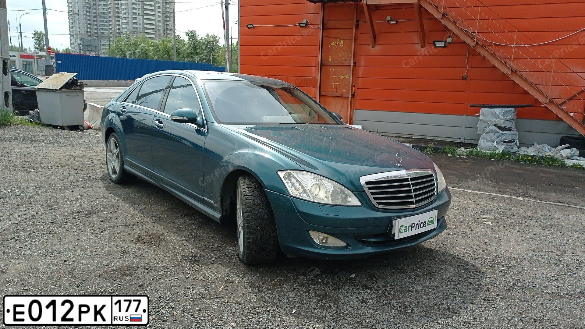 Фото автомобиля MERCEDES S-KLASSE, 2008 — госномер Е718ВР790. Цвет: СИНЕ-ЗЕЛЕНЫЙ