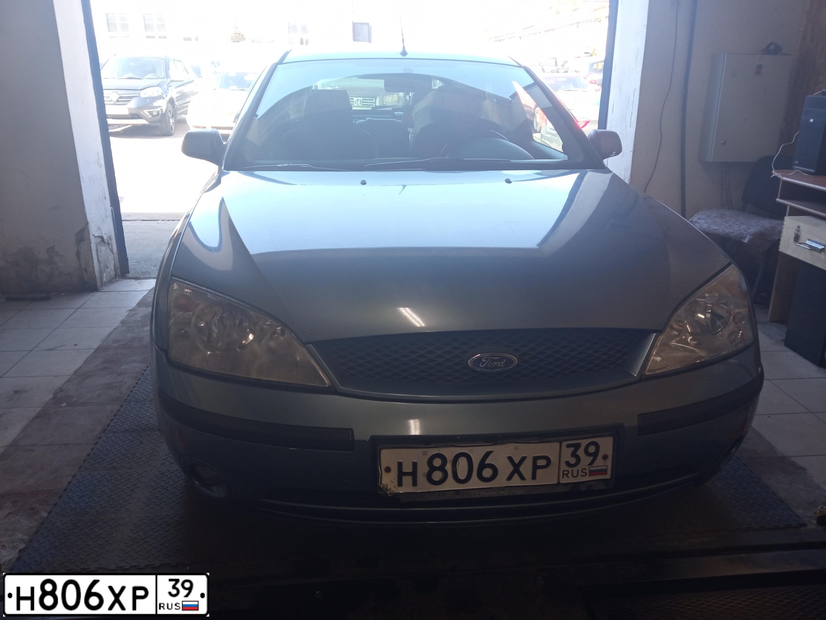 Фото автомобиля FORD MONDEO, 2001 — госномер Н806ХР39. Цвет: СЕРЕБРИСТЫЙ