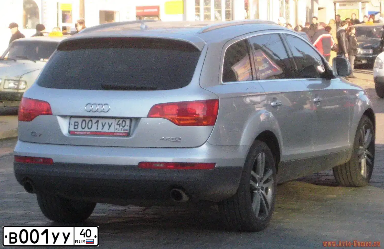 Фото автомобиля AUDI Q7, 2008 — госномер Н400ВН40. Цвет: Серебристый
