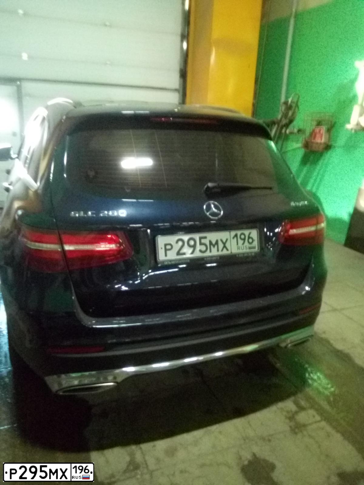 Фото автомобиля MERCEDES GLC-KLASSE, 2015 — госномер С217УН196. Цвет: Темно-синий