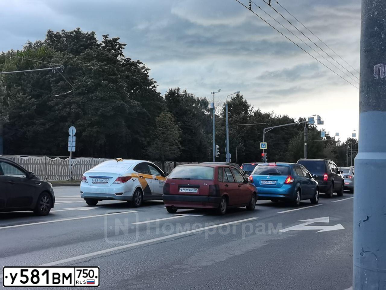 Фото автомобиля BMW SERIE 3 GT, 2015 — госномер Е697ТО777. Цвет: ЧЕРНЫЙ
