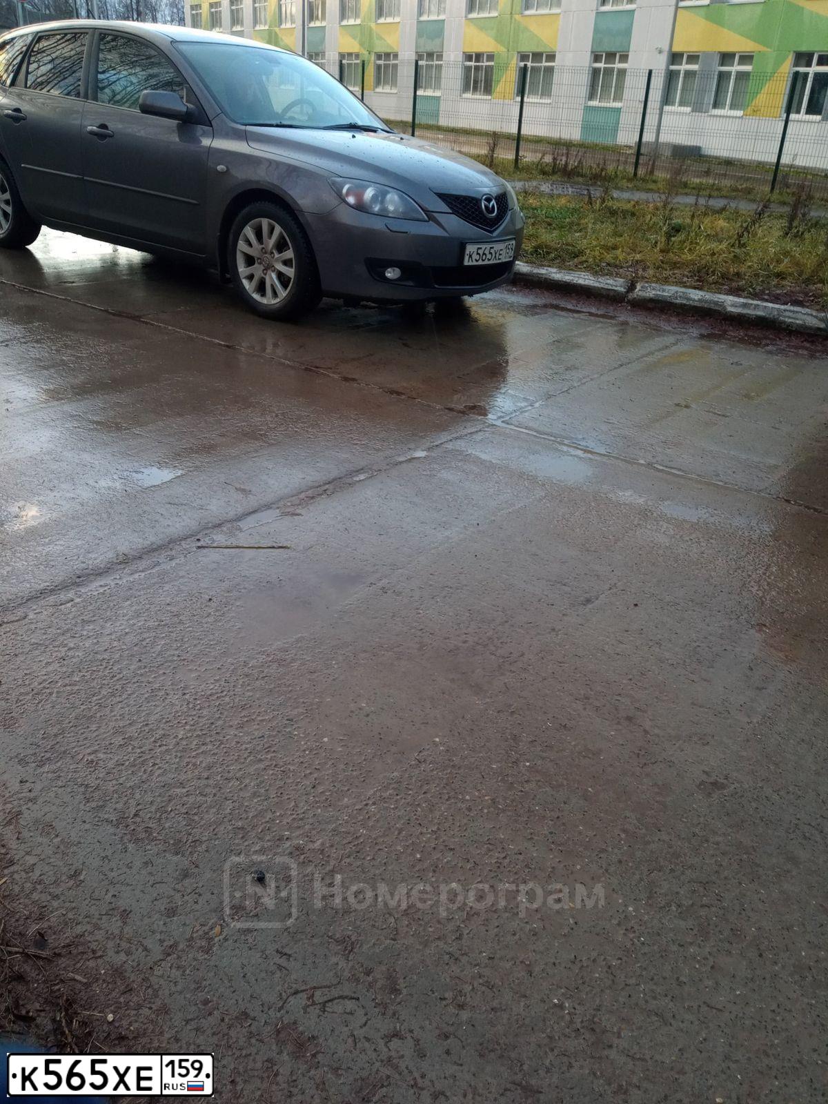 Фото автомобиля MAZDA 3, 2008 — госномер О113ОУ159. Цвет: Серый
