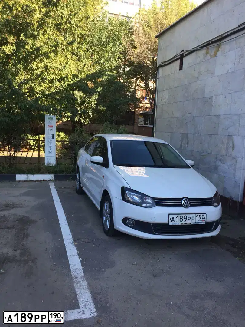 Фото автомобиля VOLKSWAGEN POLO, 2012 — госномер О752АК32. Цвет: Белый