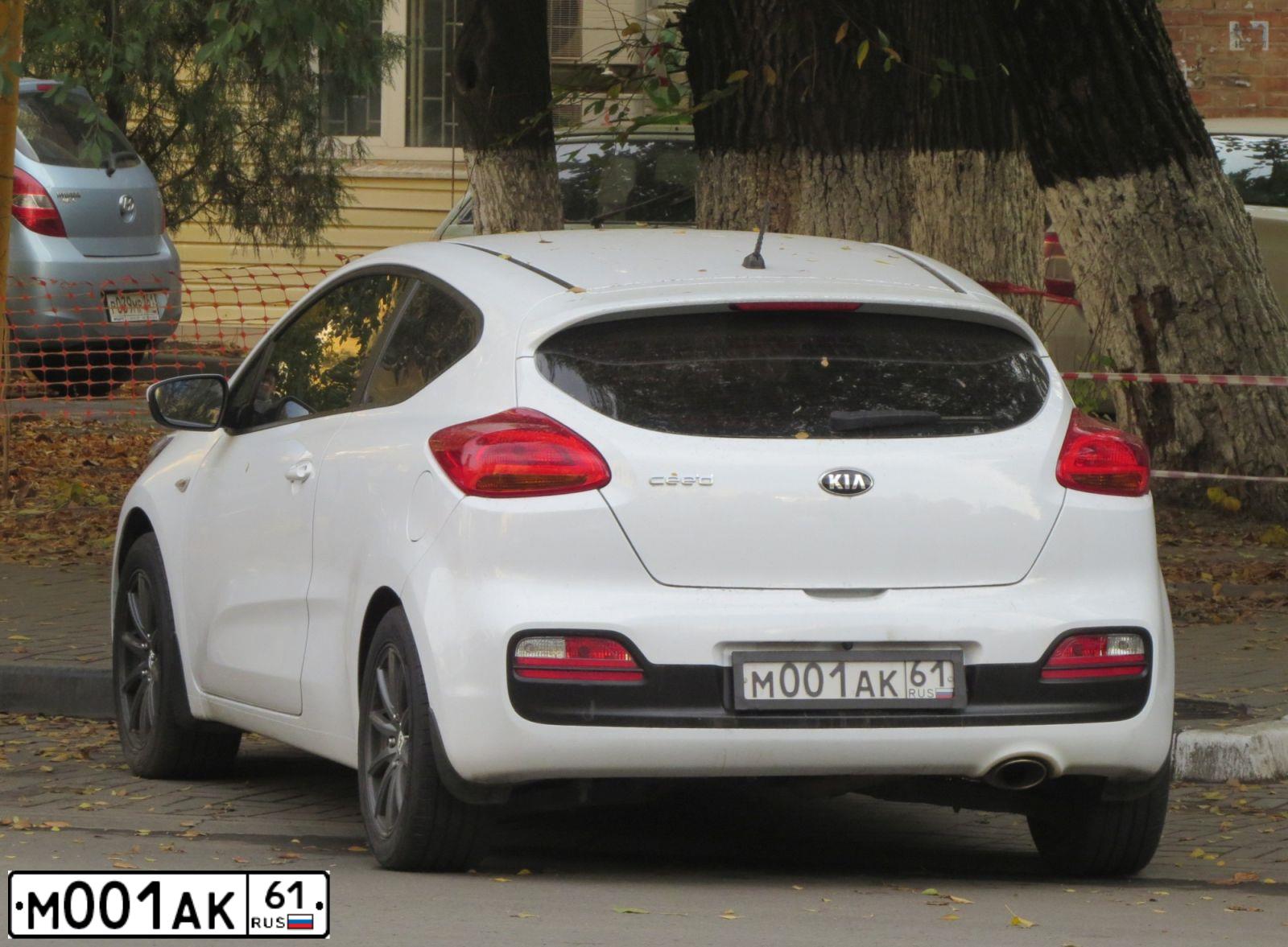 Фото автомобиля LADA 2107, 1996 — госномер М001АК61. Цвет: БЕЛЫЙ