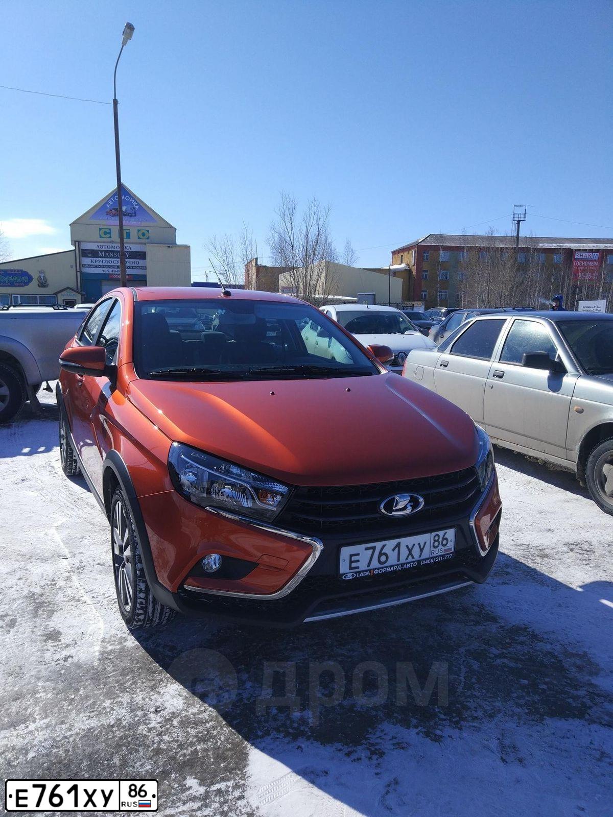 Фото автомобиля LADA VESTA, 2019 — госномер М851СК702. Цвет: Оранжевый