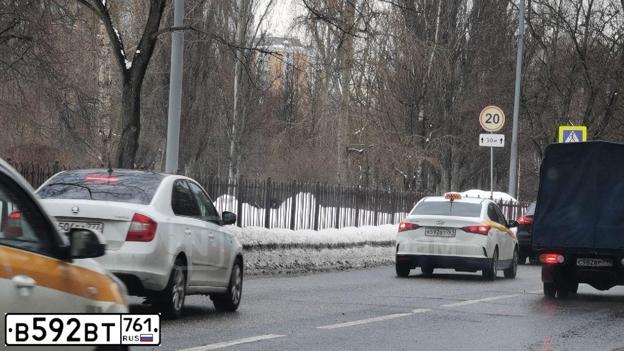Фото автомобиля HYUNDAI SOLARIS, 2020 — госномер С253МК977. Цвет: БЕЛЫЙ ЖЕЛТЫЙ СЕРЫЙ
