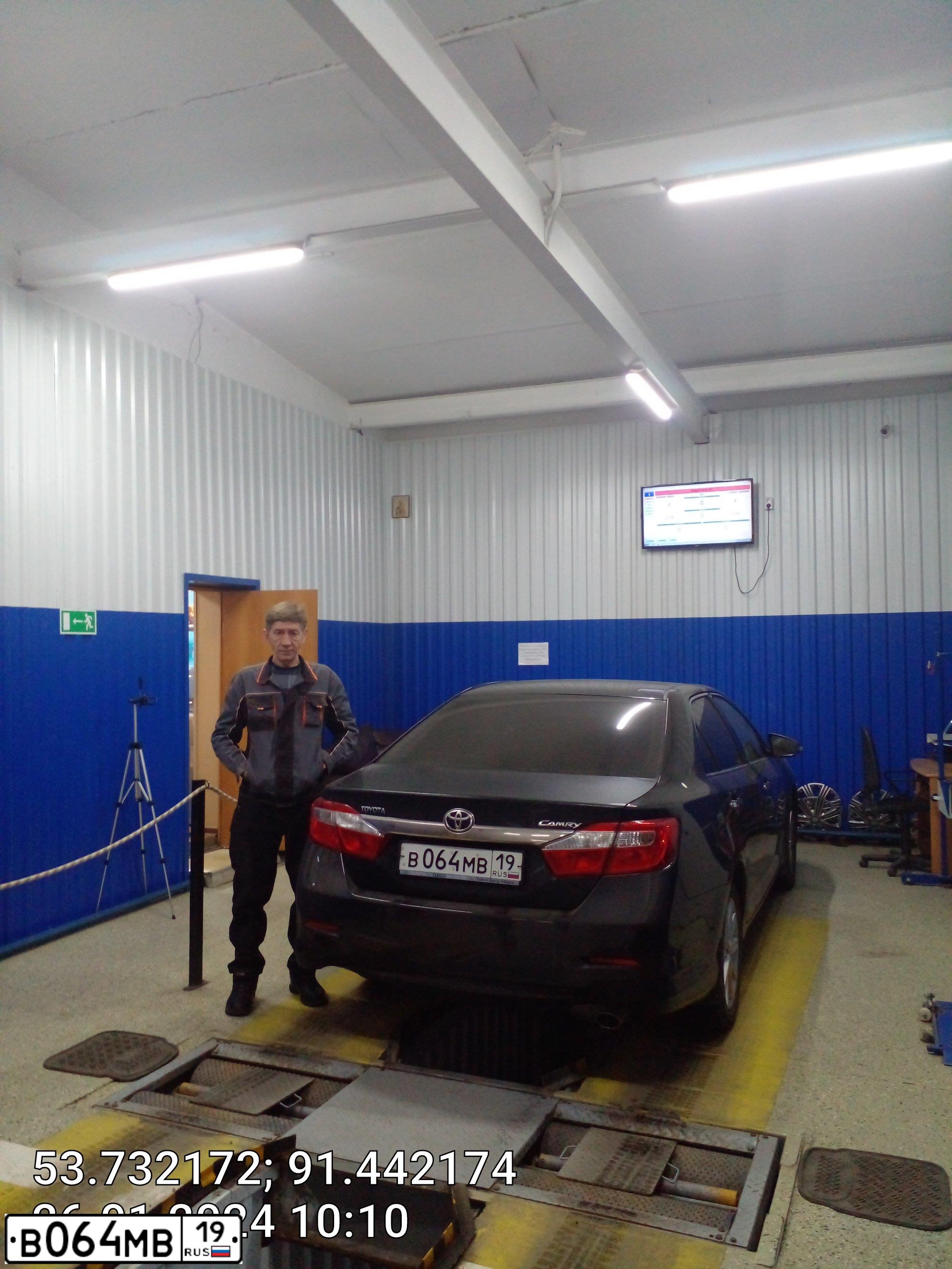 Фото автомобиля TOYOTA CAMRY, 2013 — госномер В064МВ19. Цвет: ЧЕРНЫЙ МЕТАЛЛИК
