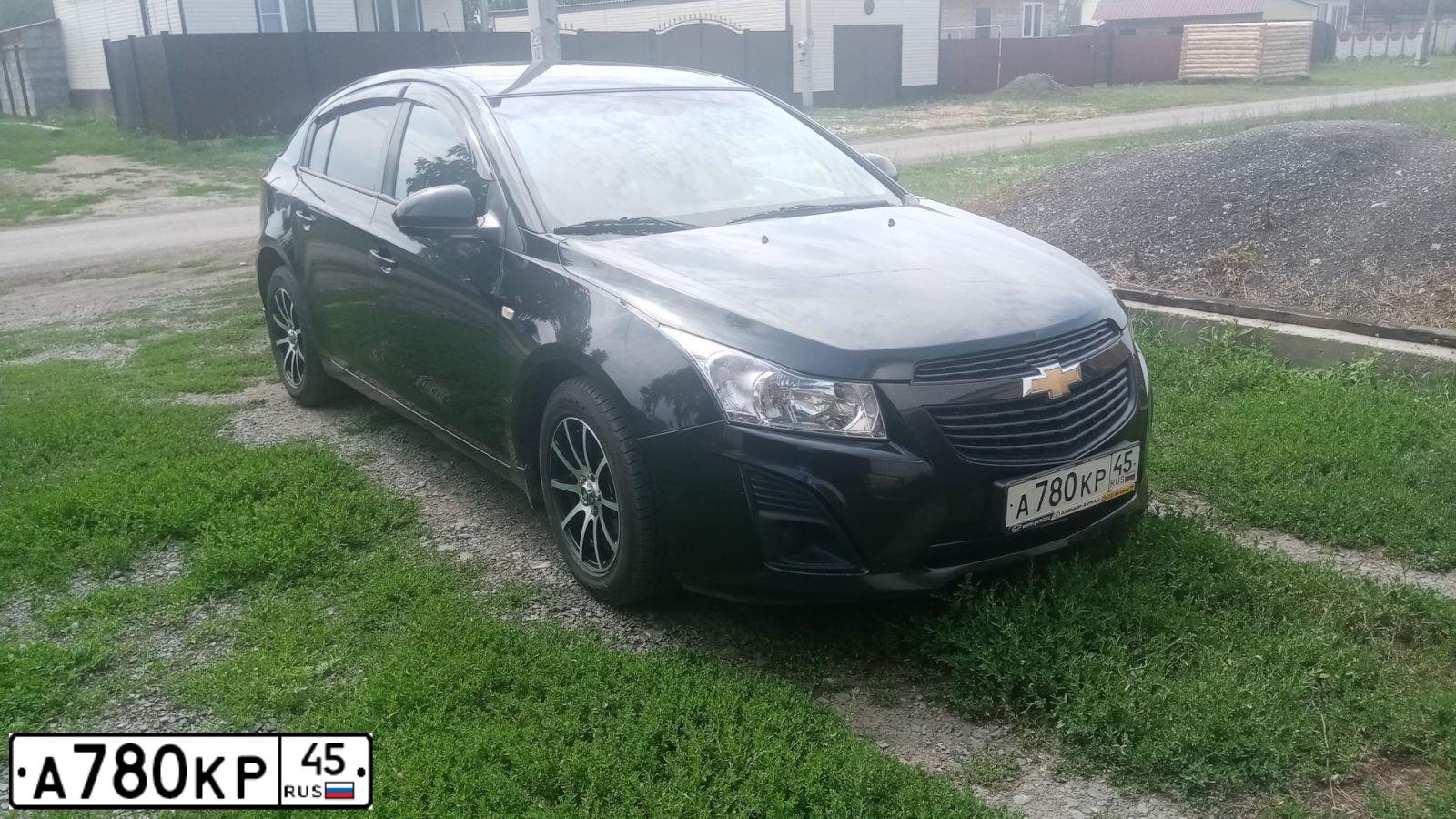 Фото автомобиля CHEVROLET CRUZE, 2012 — госномер Н235УУ196. Цвет: черный