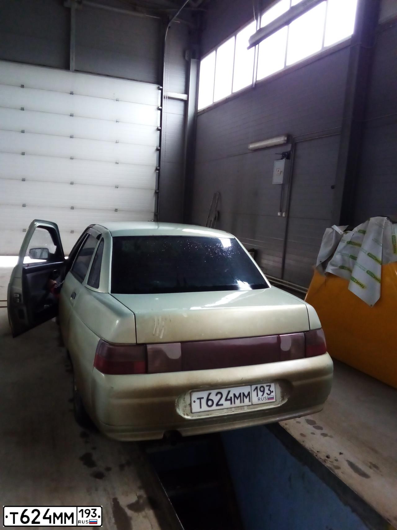 Фото автомобиля LADA 2110, 2000 — госномер Х511РН56. Цвет: СЕРЕБРИСТО-ЖЕЛТО-ЗЕЛЕНЫЙ