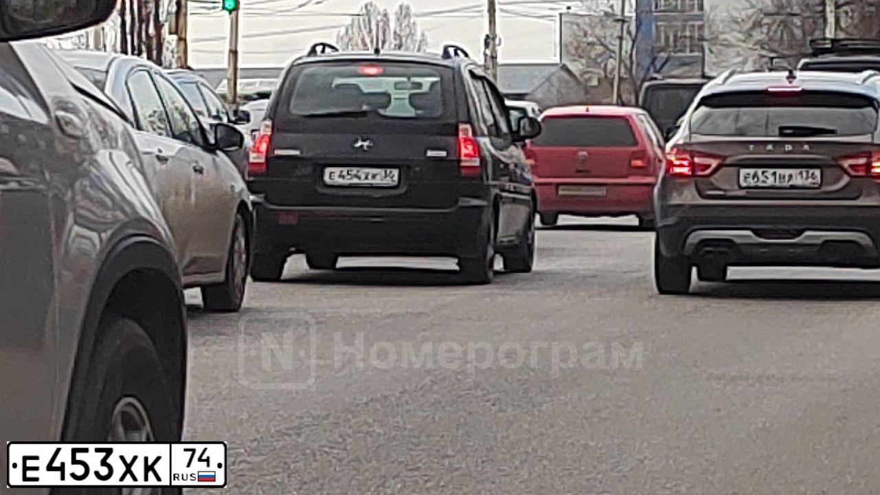 Фото автомобиля MITSUBISHI LANCER, 2000 — госномер Х530ЕО196