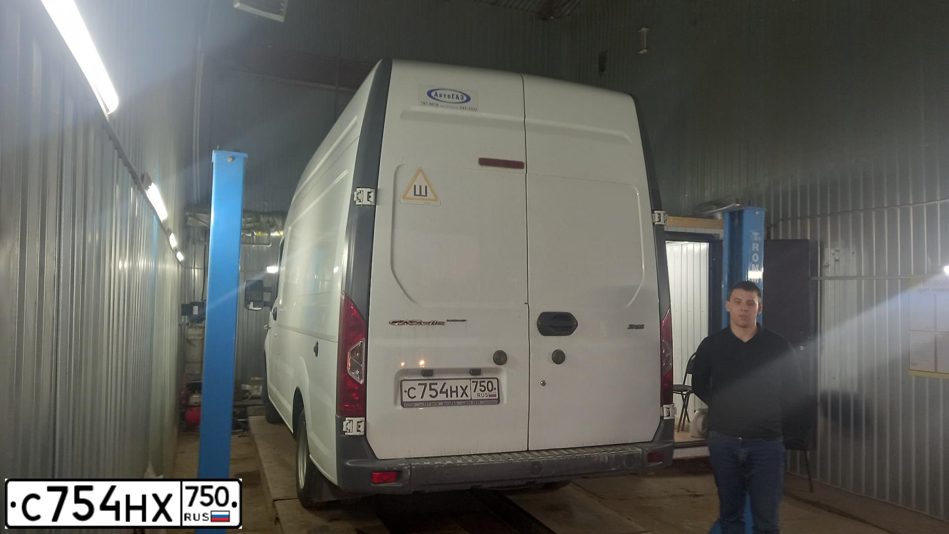 Фото автомобиля GAZELLE NEXT, 2016 — госномер Т098ВТ977. Цвет: Белый