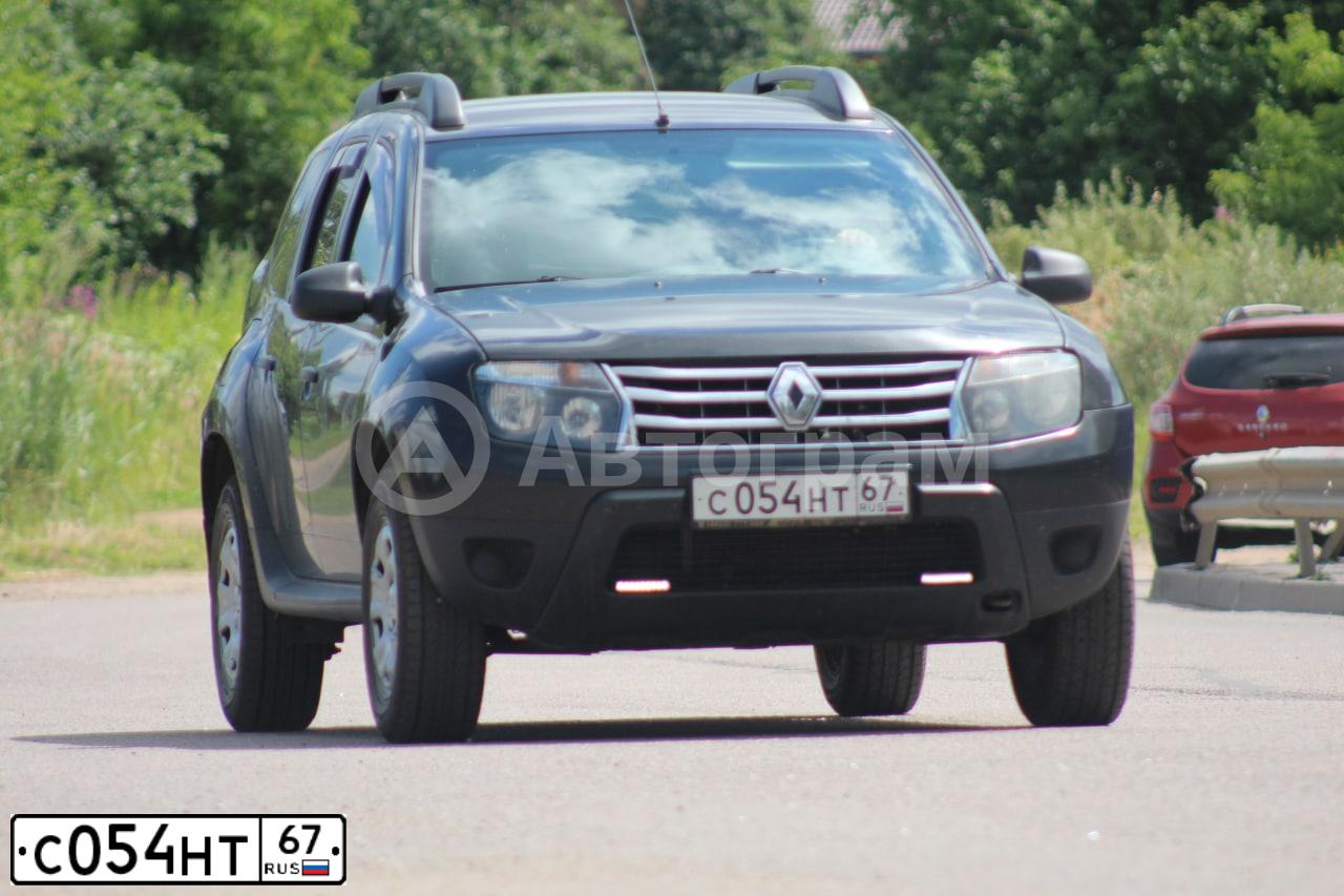 Фото автомобиля RENAULT DUSTER, 2013 — госномер С054НТ67. Цвет: ЧЕРНЫЙ