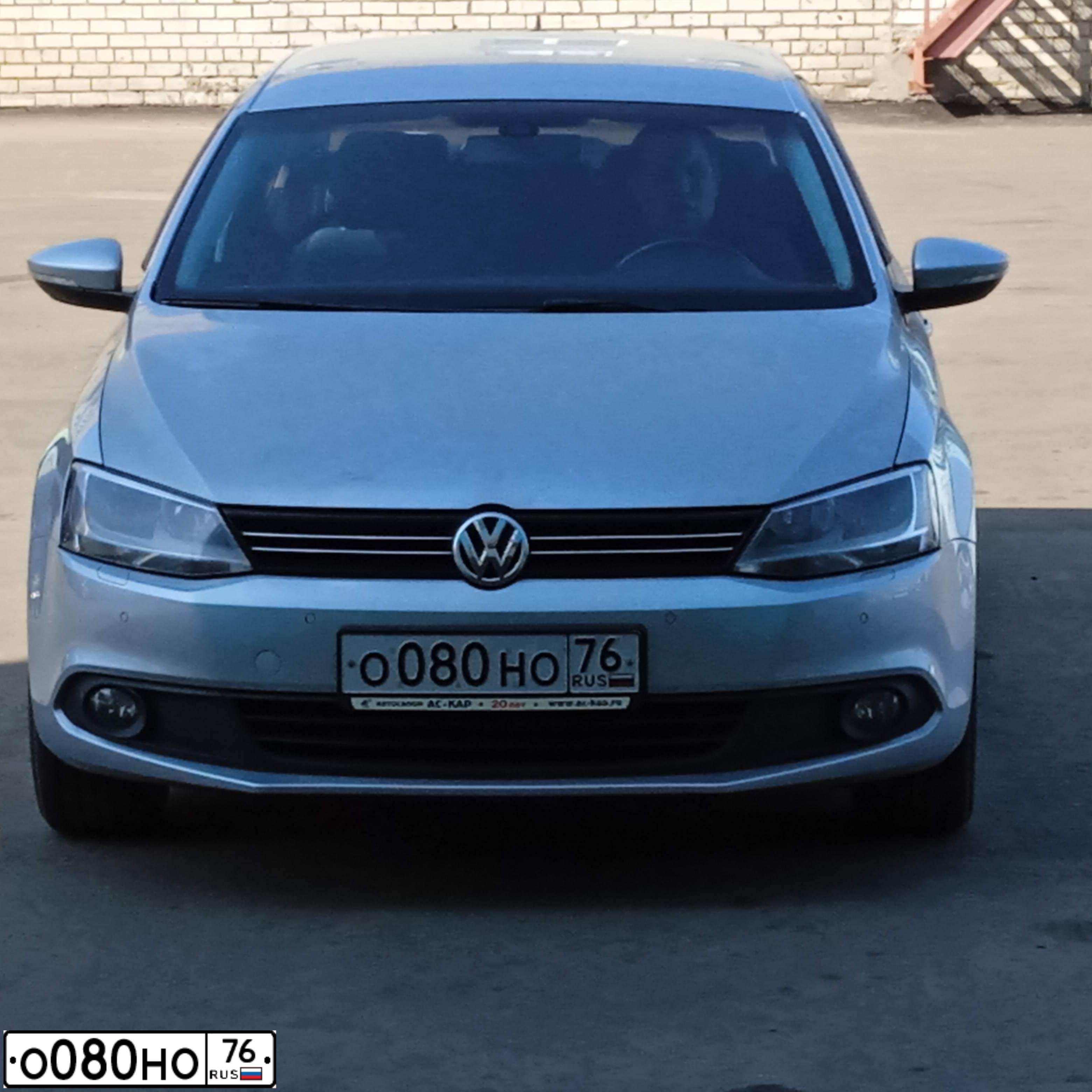 Фото автомобиля VOLKSWAGEN JETTA, 2013 — госномер О080НО76. Цвет: СВЕТЛО-СЕРЫЙ