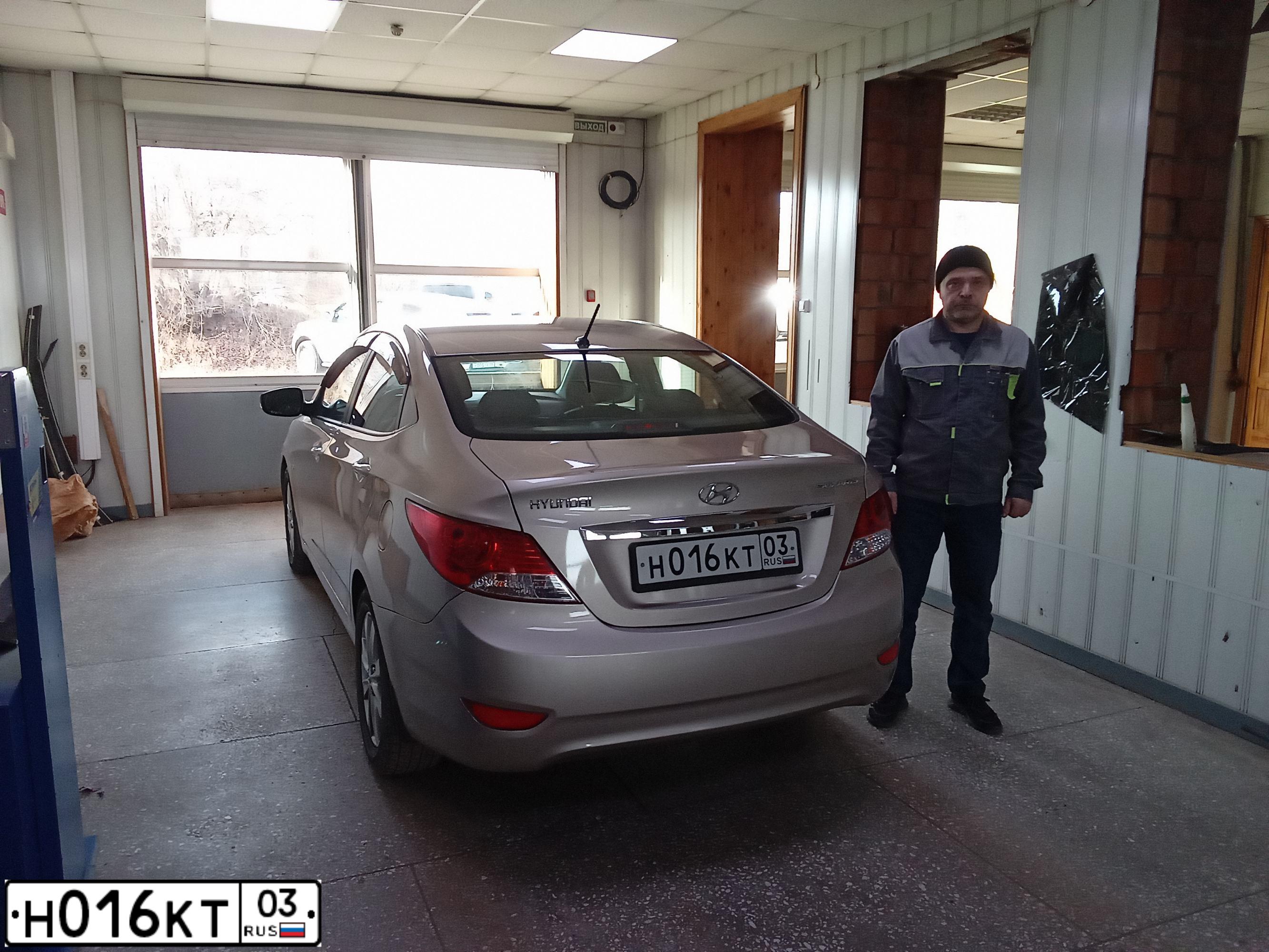 Фото автомобиля HYUNDAI SOLARIS, 2013 — госномер Н016КТ03. Цвет: БЕЖЕВО- СЕРЫЙ