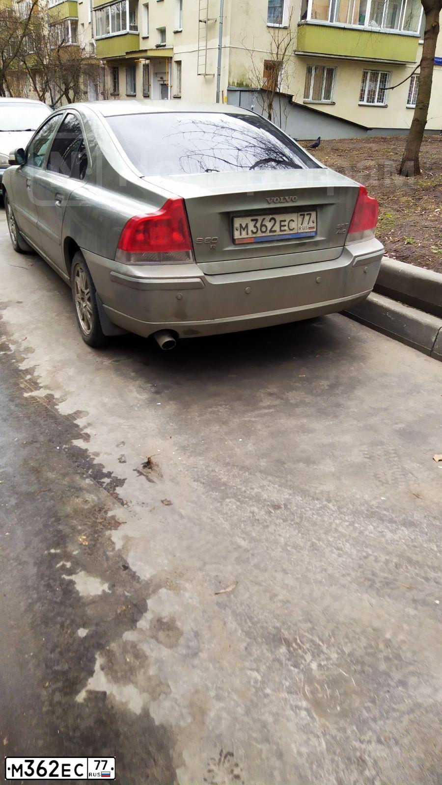 Фото автомобиля VOLVO S60, 2006 — госномер М362ЕС77. Цвет: СЕРЫЙ
