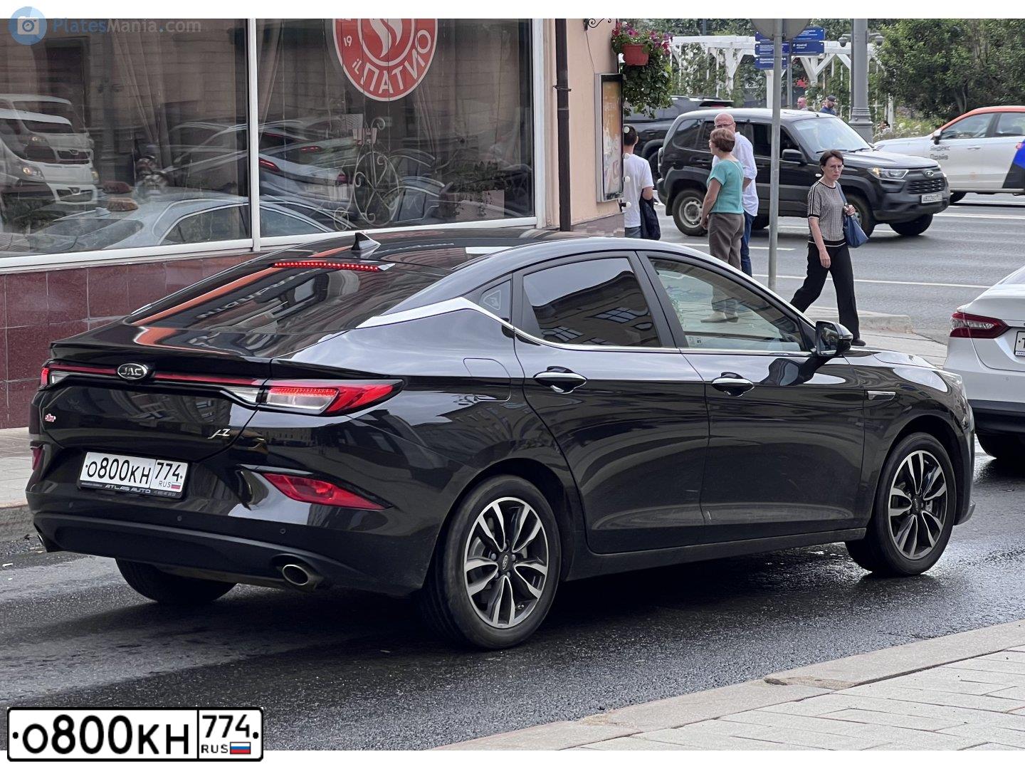Фото автомобиля JAC J7, 2023 — госномер О800КН774. Цвет: ЧЕРНЫЙ