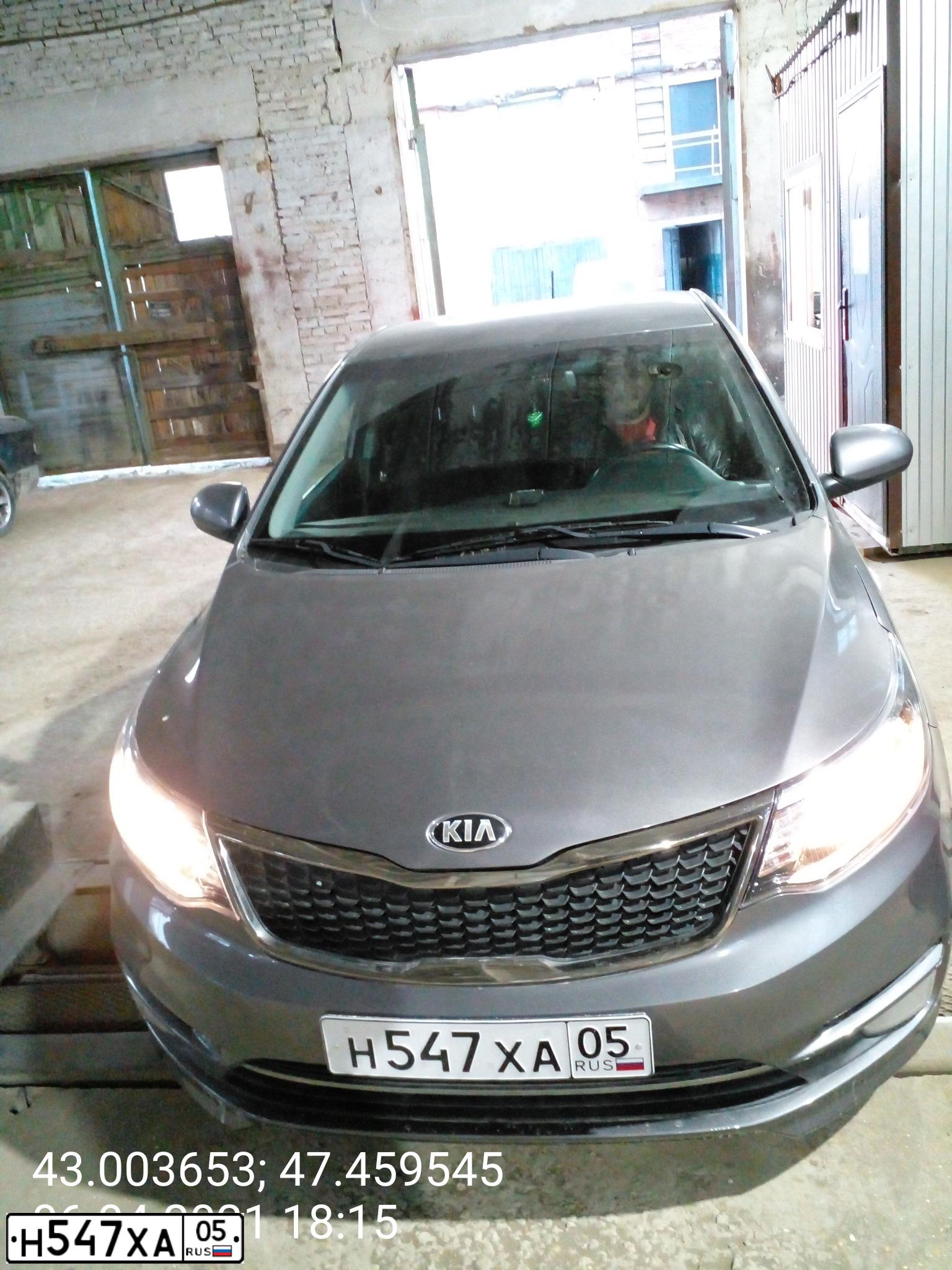 Фото автомобиля KIA RIO, 2015 — госномер Х288РС05. Цвет: темно-серый