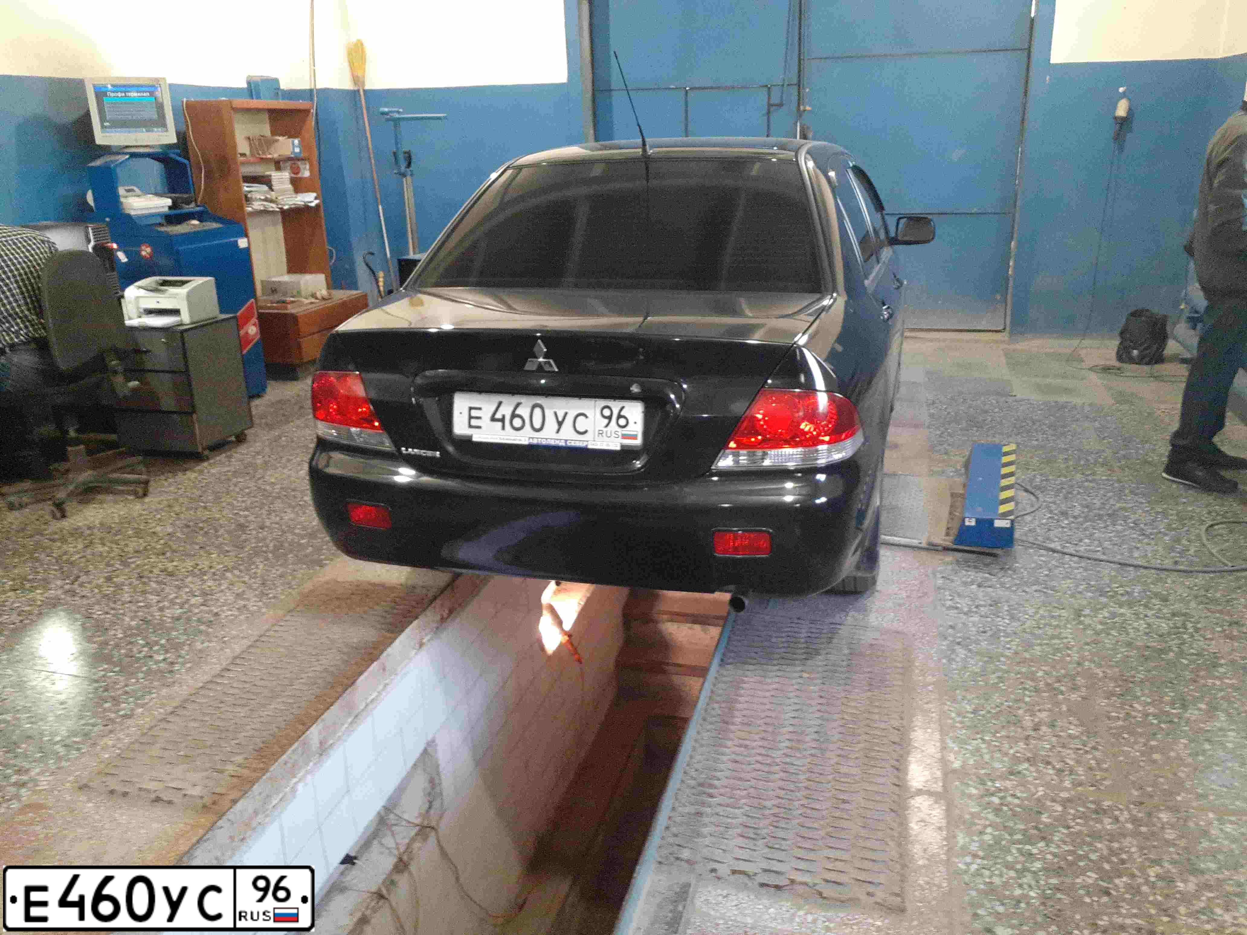 Фото автомобиля MITSUBISHI LANCER, 2007 — госномер Е460УС96. Цвет: ЧЕРНЫЙ