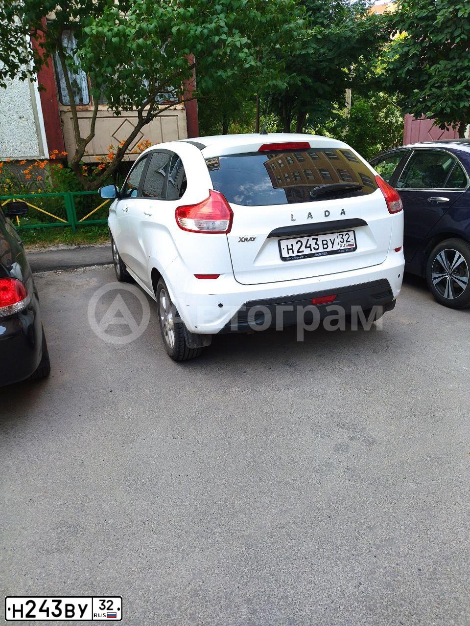 Фото автомобиля LADA XRAY, 2016 — госномер Н243ВУ32. Цвет: БЕЛЫЙ