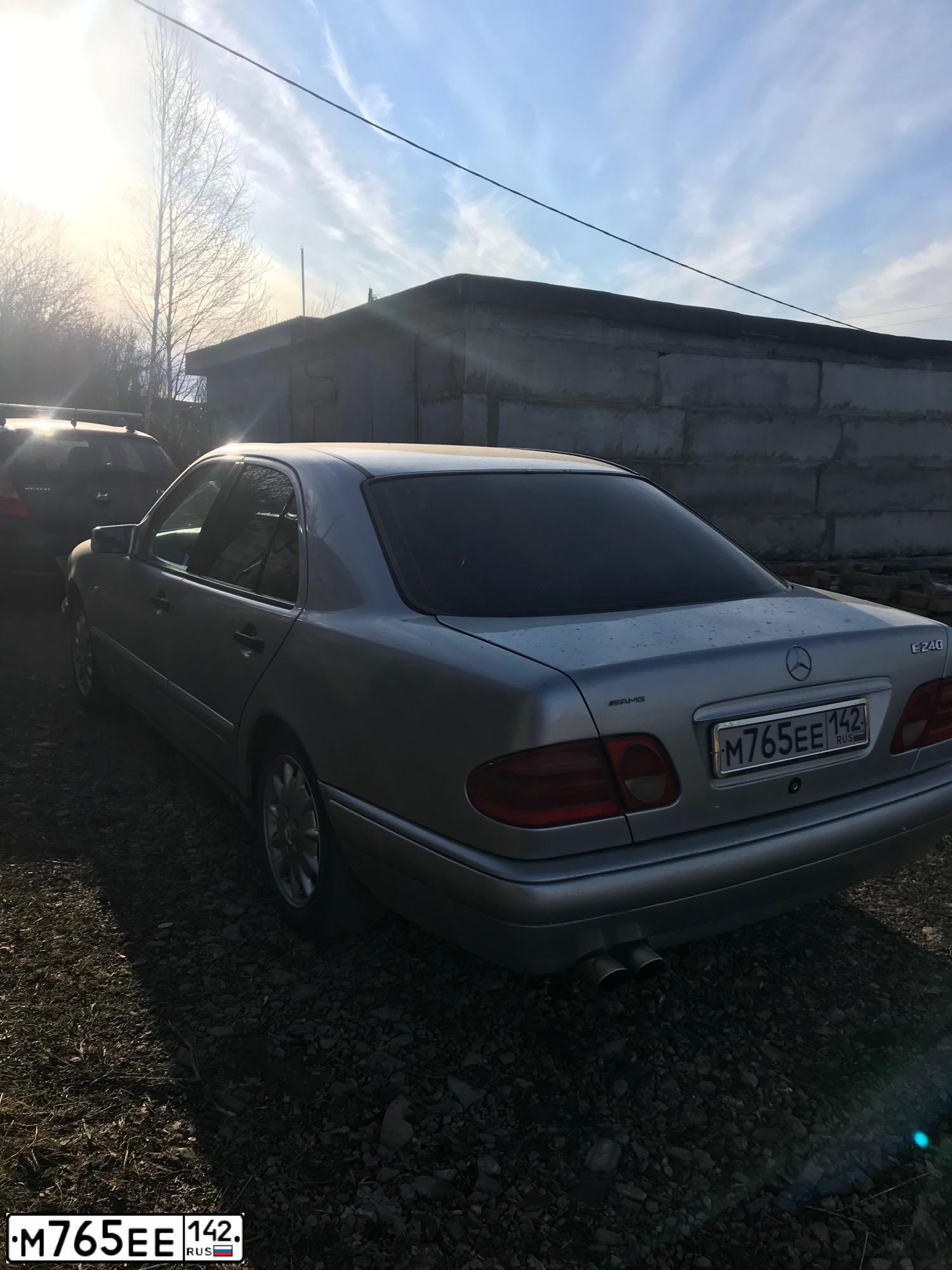 Фото автомобиля MERCEDES E-KLASSE, 1998 — госномер О517РХ154. Цвет: СЕРЕБРИСТЫЙ