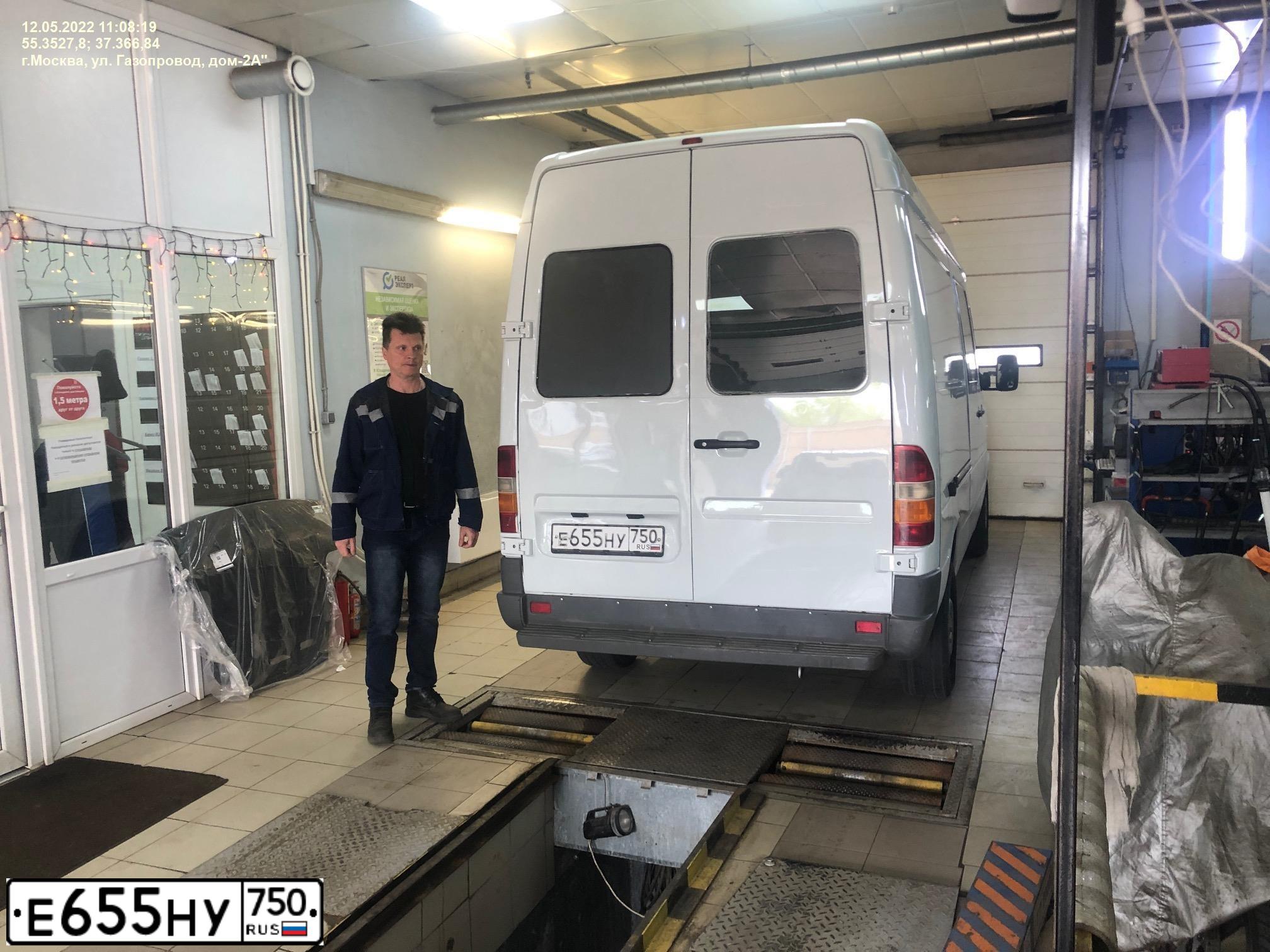 Фото автомобиля MERCEDES SPRINTER, 2001 — госномер К640РН147. Цвет: Белый