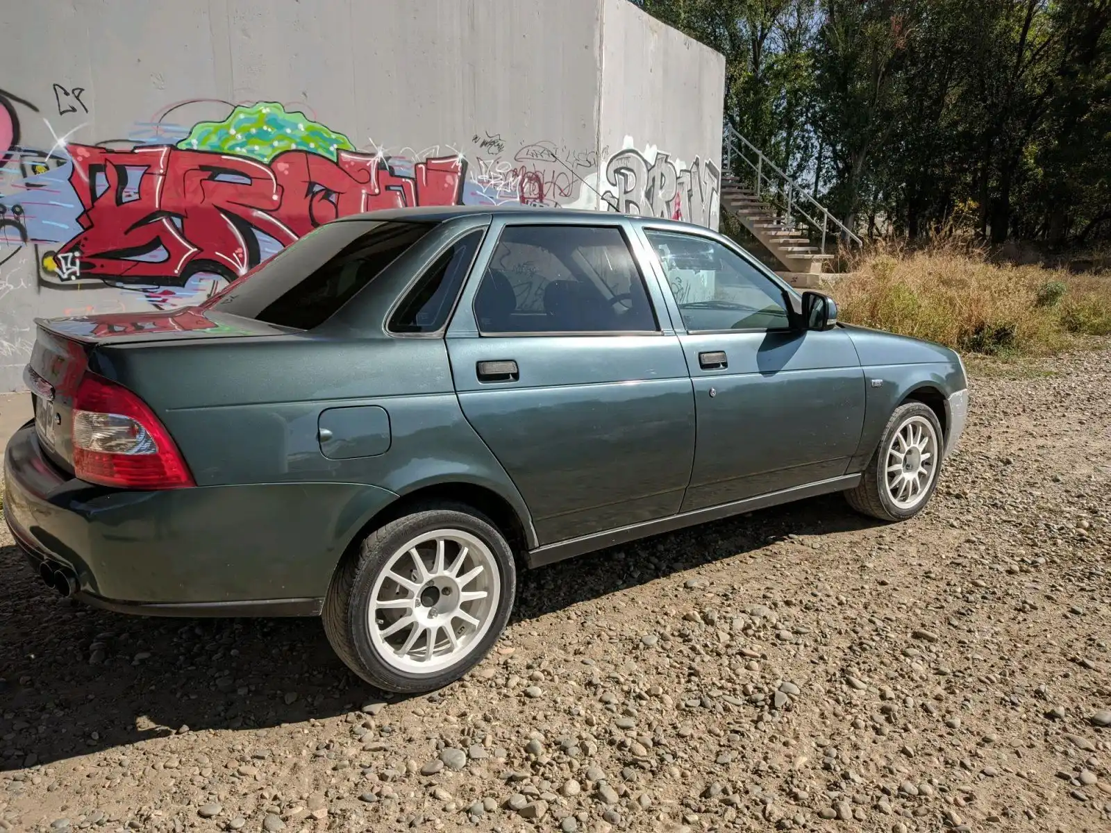 Фото автомобиля LADA 2170 PRIORA, 2011 — госномер Т684МЕ193. Цвет: СЕРО-СИНЕ-ЗЕЛЕНЫЙ