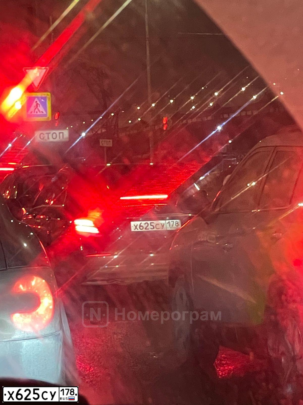 Фото автомобиля MERCEDES E-KLASSE, 2017 — госномер Х625СУ178. Цвет: ЧЕРНЫЙ