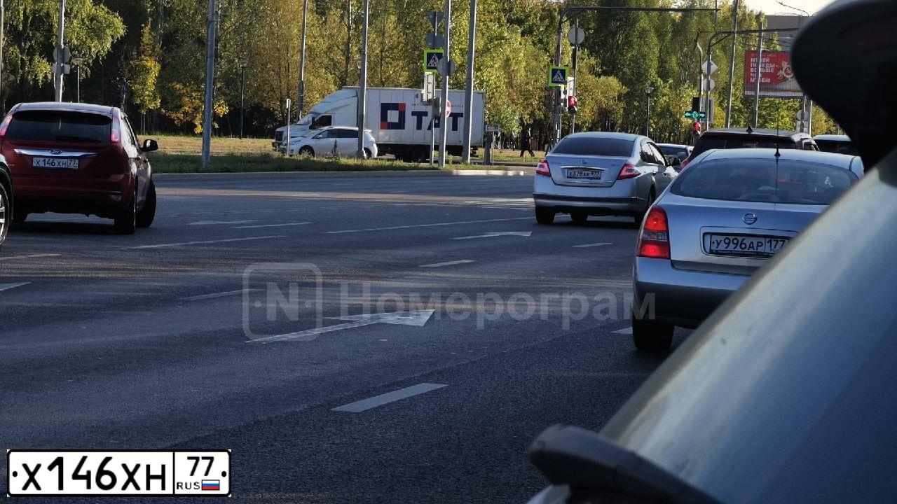Фото автомобиля FORD FOCUS, 2008 — госномер Т693ЕМ550. Цвет: Красный