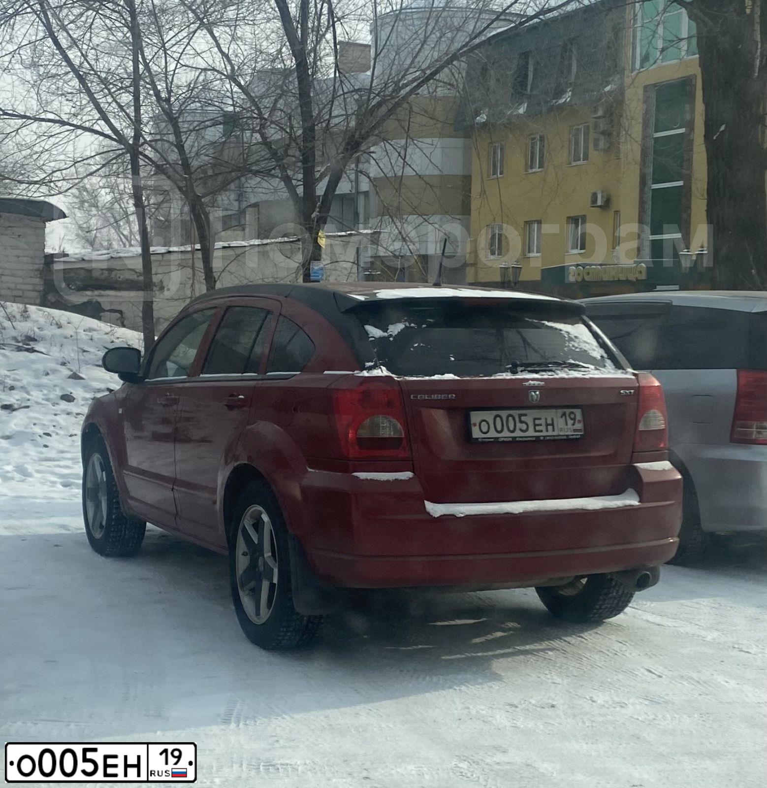 Фото автомобиля DODGE CALIBER, 2007 — госномер О005ЕН19. Цвет: Красный