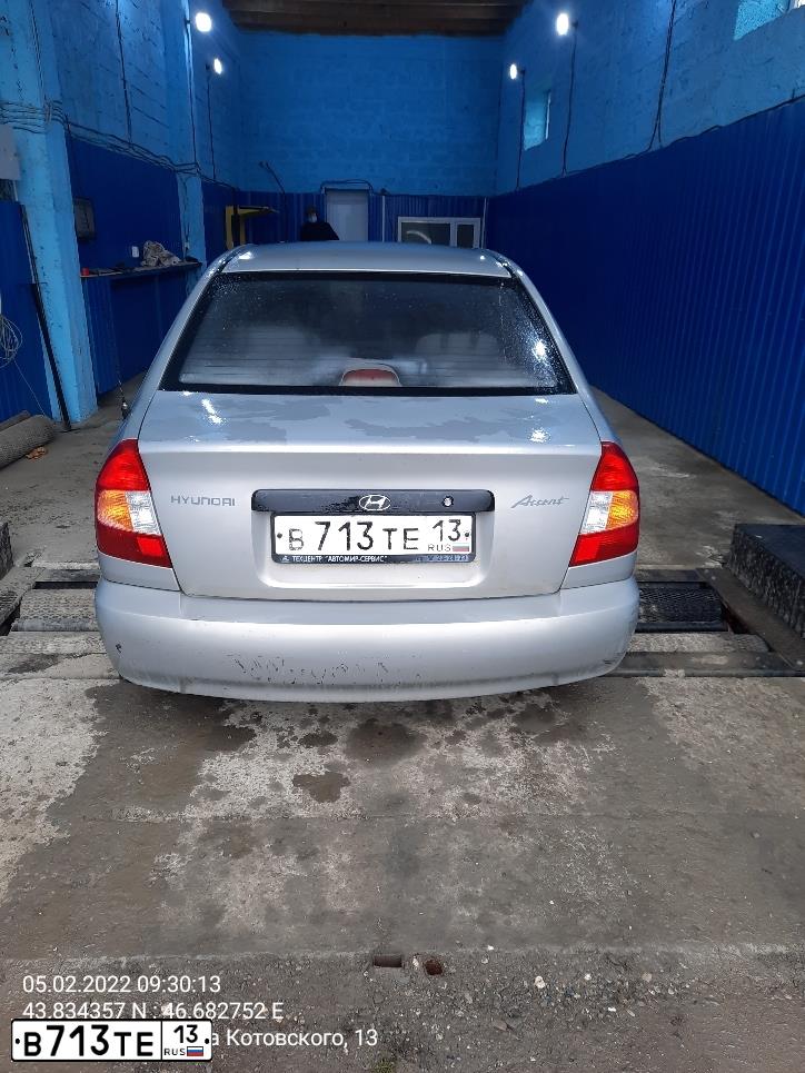 Фото автомобиля HYUNDAI ACCENT, 2008 — госномер Т983КЕ05. Цвет: СВЕТЛО-БЕЖЕВЫЙ
