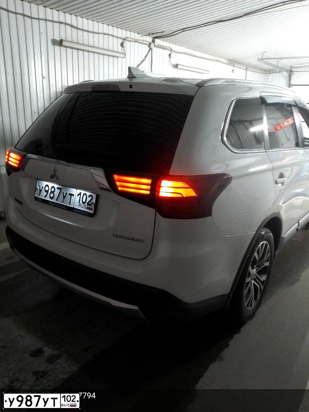 Фото автомобиля MITSUBISHI OUTLANDER, 2018 — госномер У987УТ102. Цвет: БЕЛЫЙ