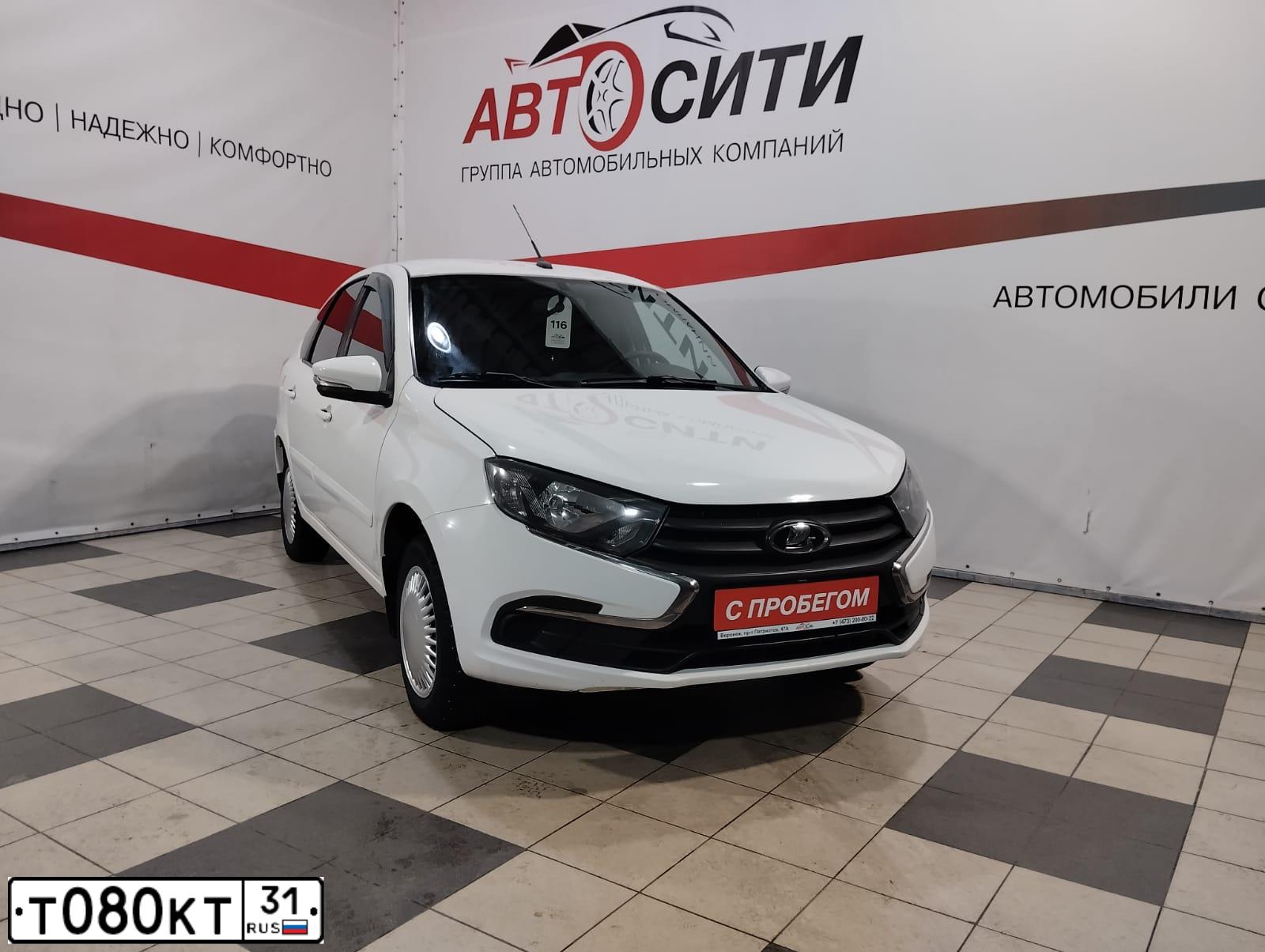 Фото автомобиля LADA GRANTA, 2020 — госномер Х894МХ136. Цвет: Белый