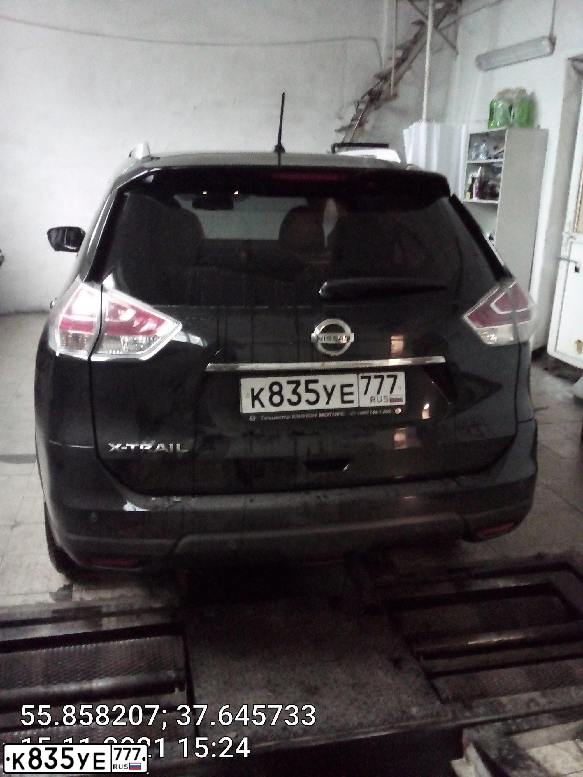 Фото автомобиля NISSAN X-TRAIL, 2016 — госномер К835УЕ777. Цвет: ЧЕРНЫЙ