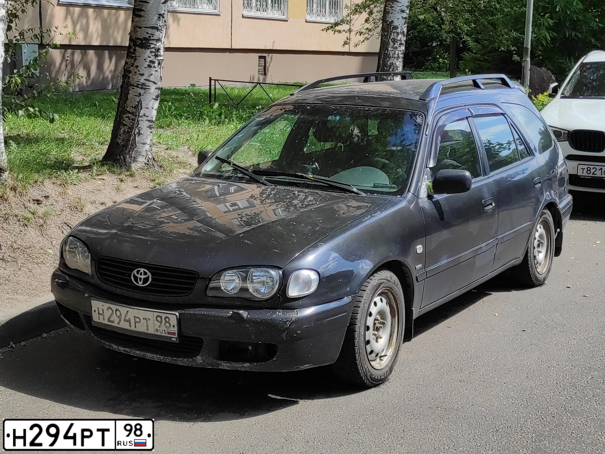 Фото автомобиля TOYOTA COROLLA, 2001 — госномер Н294РТ98. Цвет: ЧЕРНЫЙ