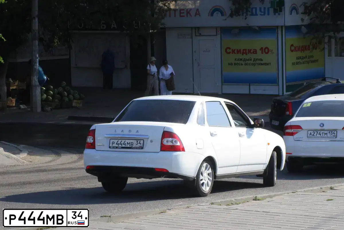 Фото автомобиля LADA 2107, 2008 — госномер Р444МВ34. Цвет: ВИШНЕВЫЙ