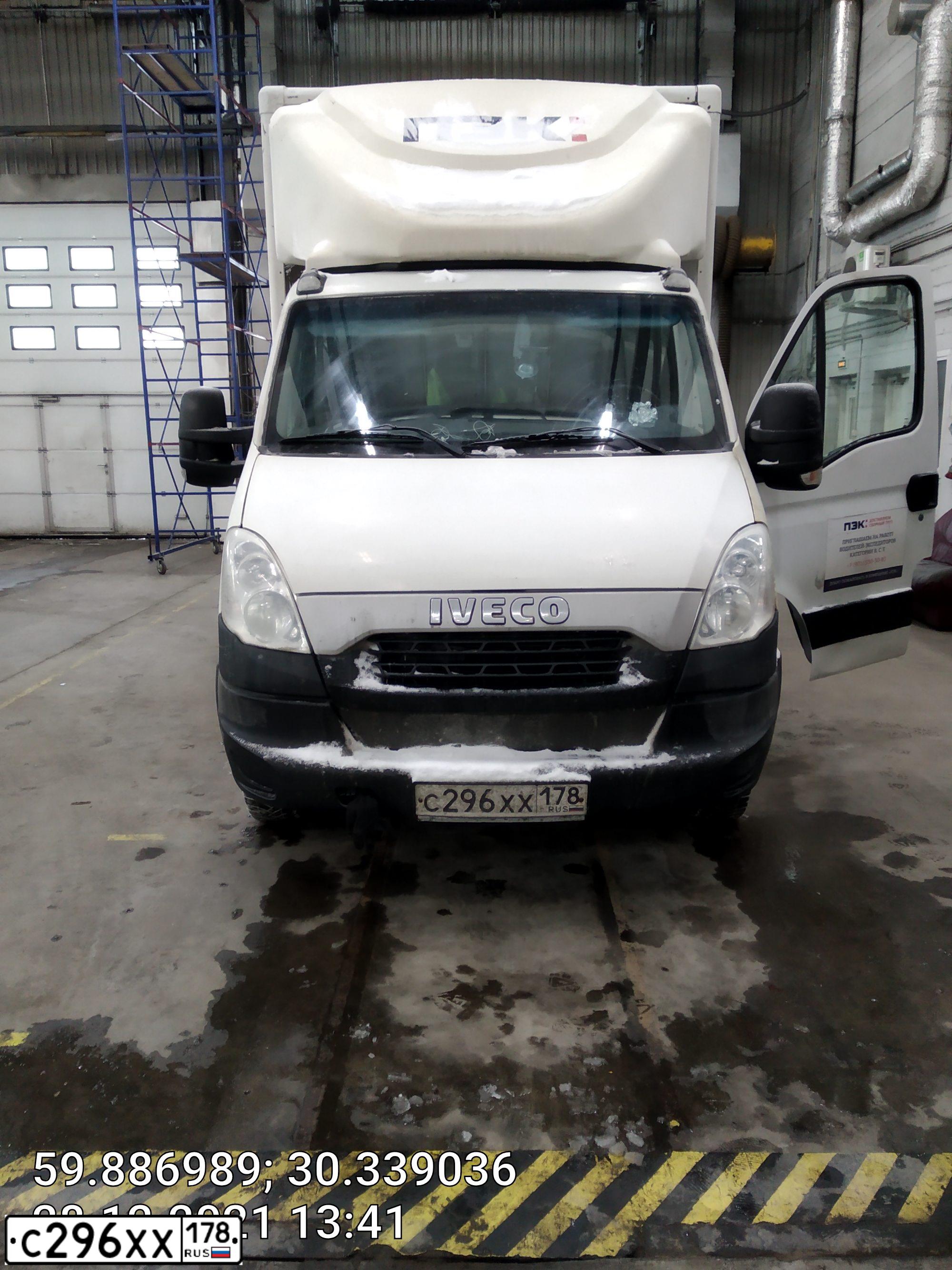 Фото автомобиля IVECO DAILY, 2014 — госномер С296ХХ178. Цвет: БЕЛЫЙ