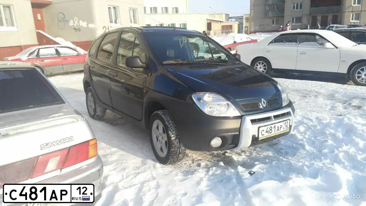 Фото автомобиля RENAULT MEGANE /GRAND/ SCENIC, 2002 — госномер А464ХМ99. Цвет: Темно-зеленый