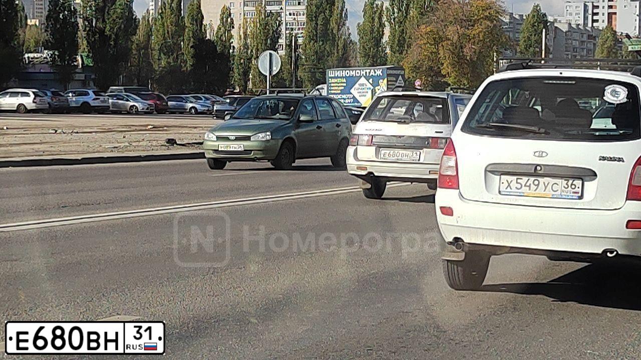 Фото автомобиля LADA 2111, 2004 — госномер Е680ВН31. Цвет: БЕЛЫЙ
