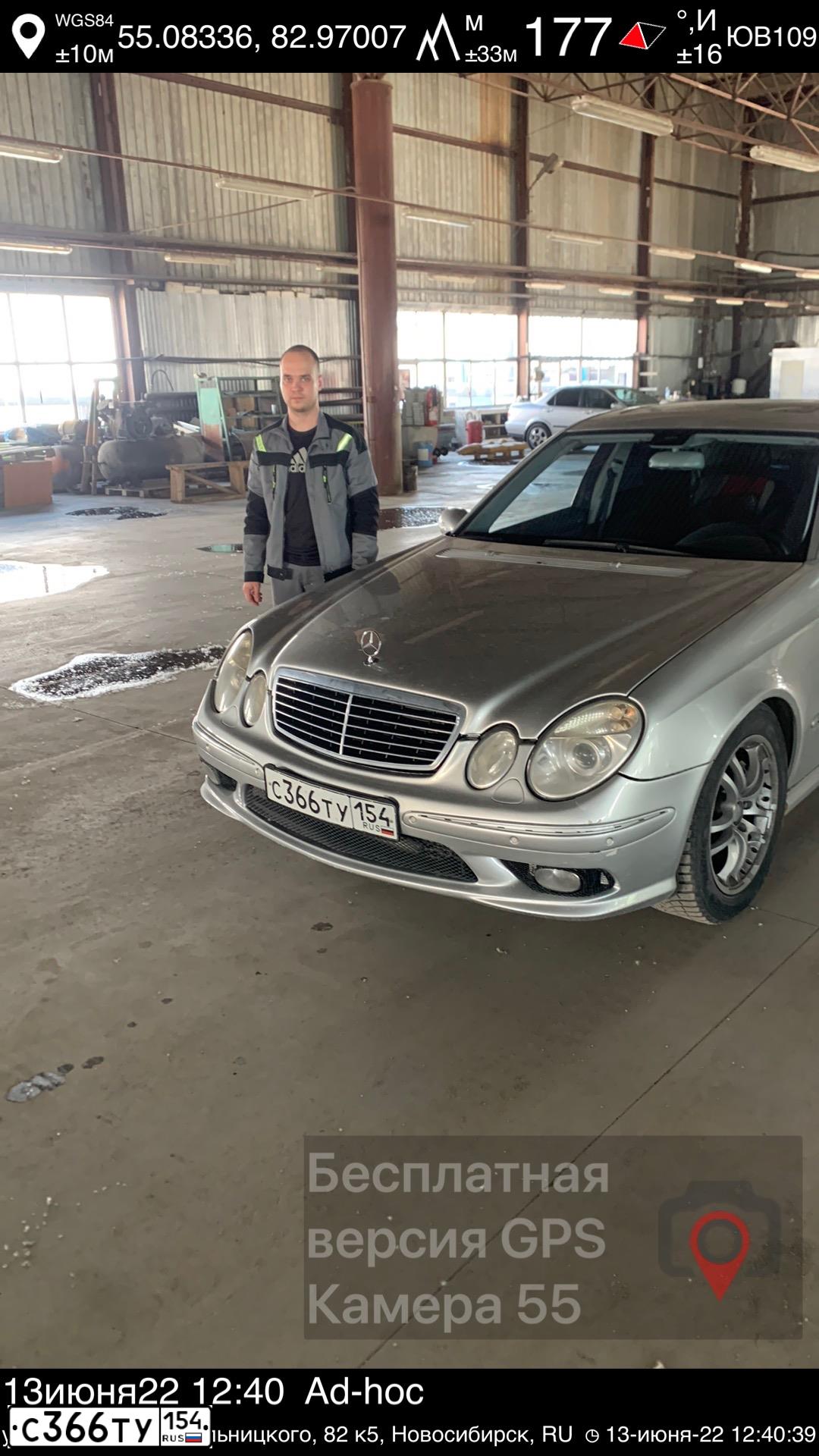 Фото автомобиля MERCEDES E-KLASSE, 2002 — госномер М500ОС199. Цвет: Серебристый