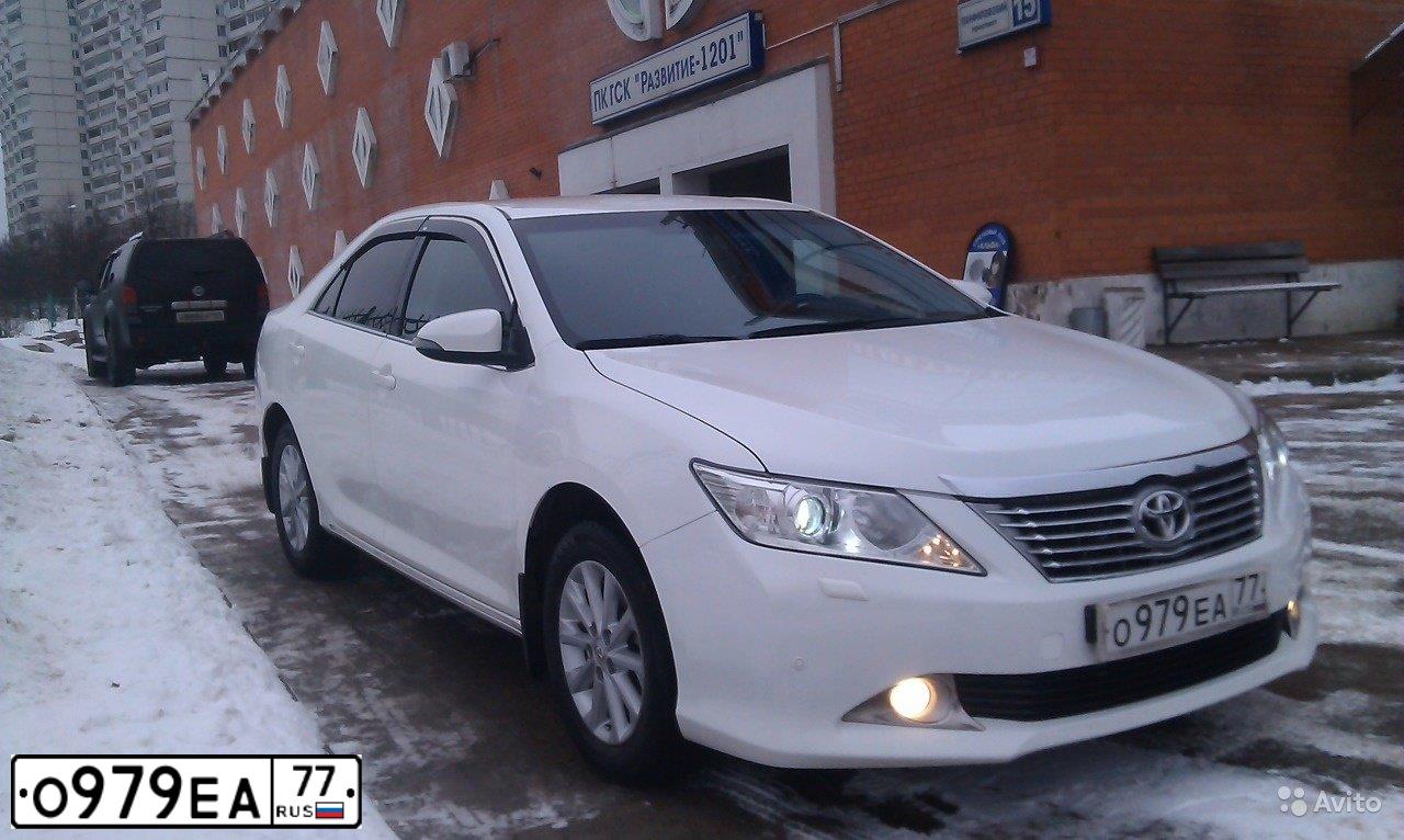 Фото автомобиля TOYOTA CAMRY, 2012 — госномер М888ТХ64. Цвет: Белый