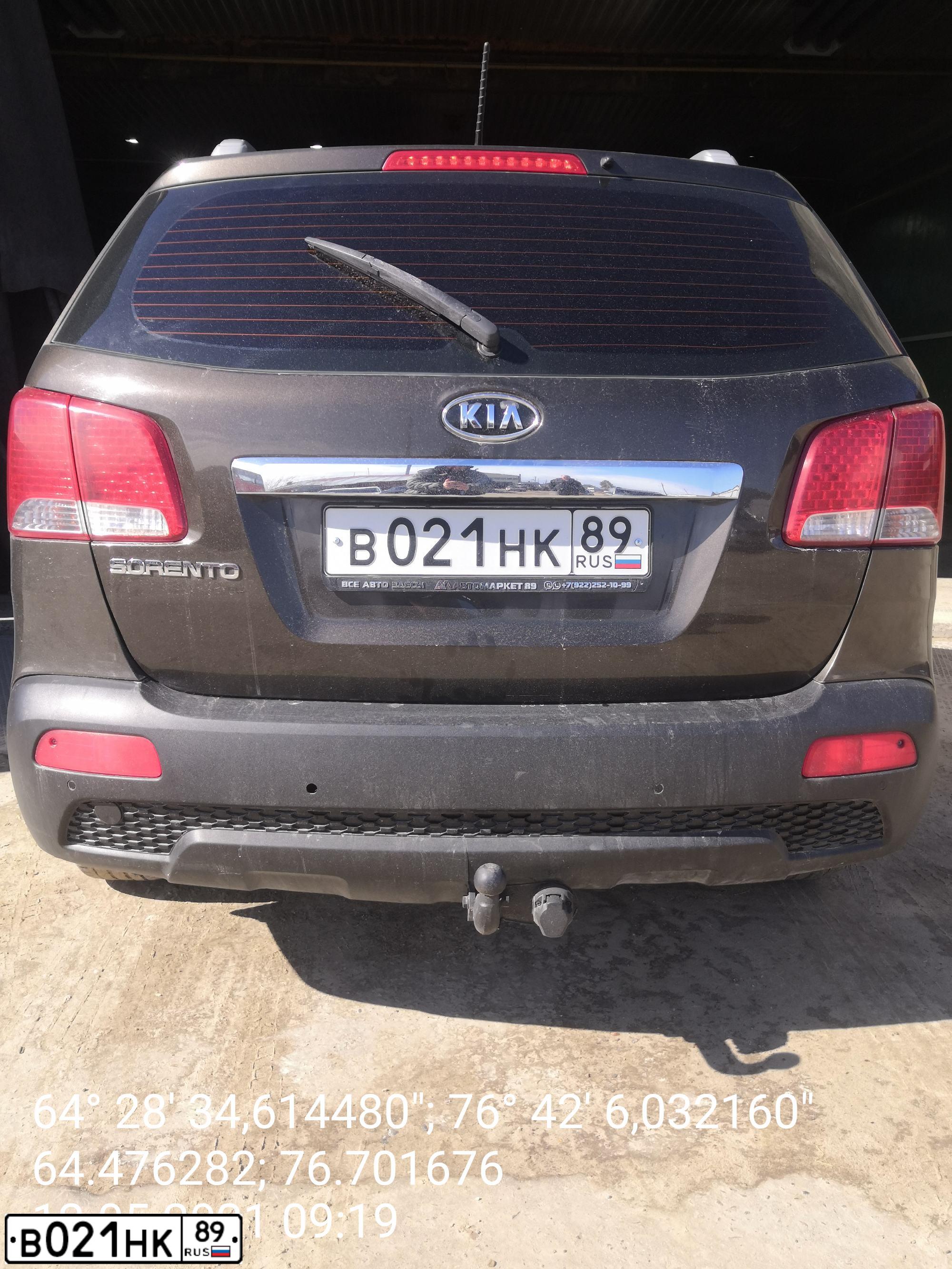 Фото автомобиля KIA SORENTO, 2011 — госномер А575ВУ89. Цвет: Коричневый