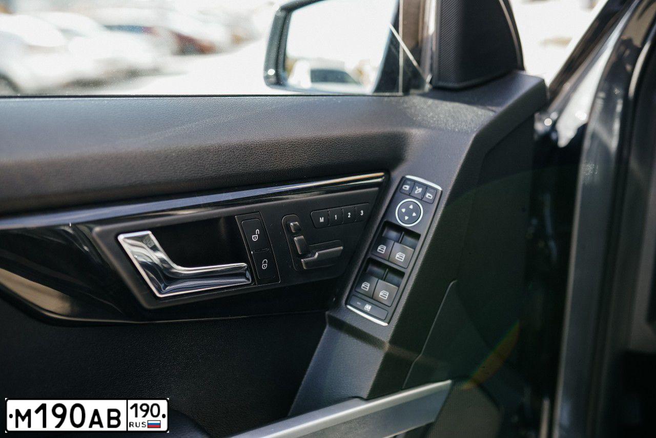 Фото автомобиля SUZUKI LIANA, 2006 — госномер М190ОМ190. Цвет: СЕРЫЙ