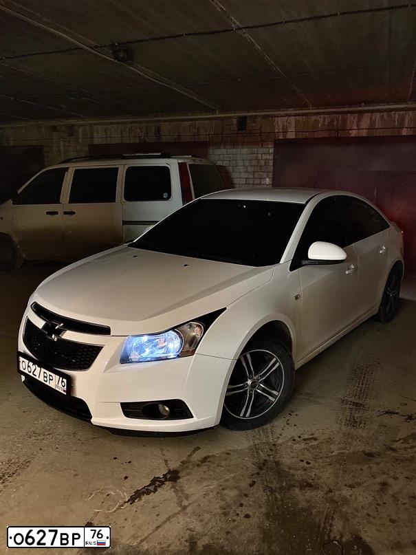 Фото автомобиля CHEVROLET CRUZE, 2012 — госномер В796МР76. Цвет: Белый