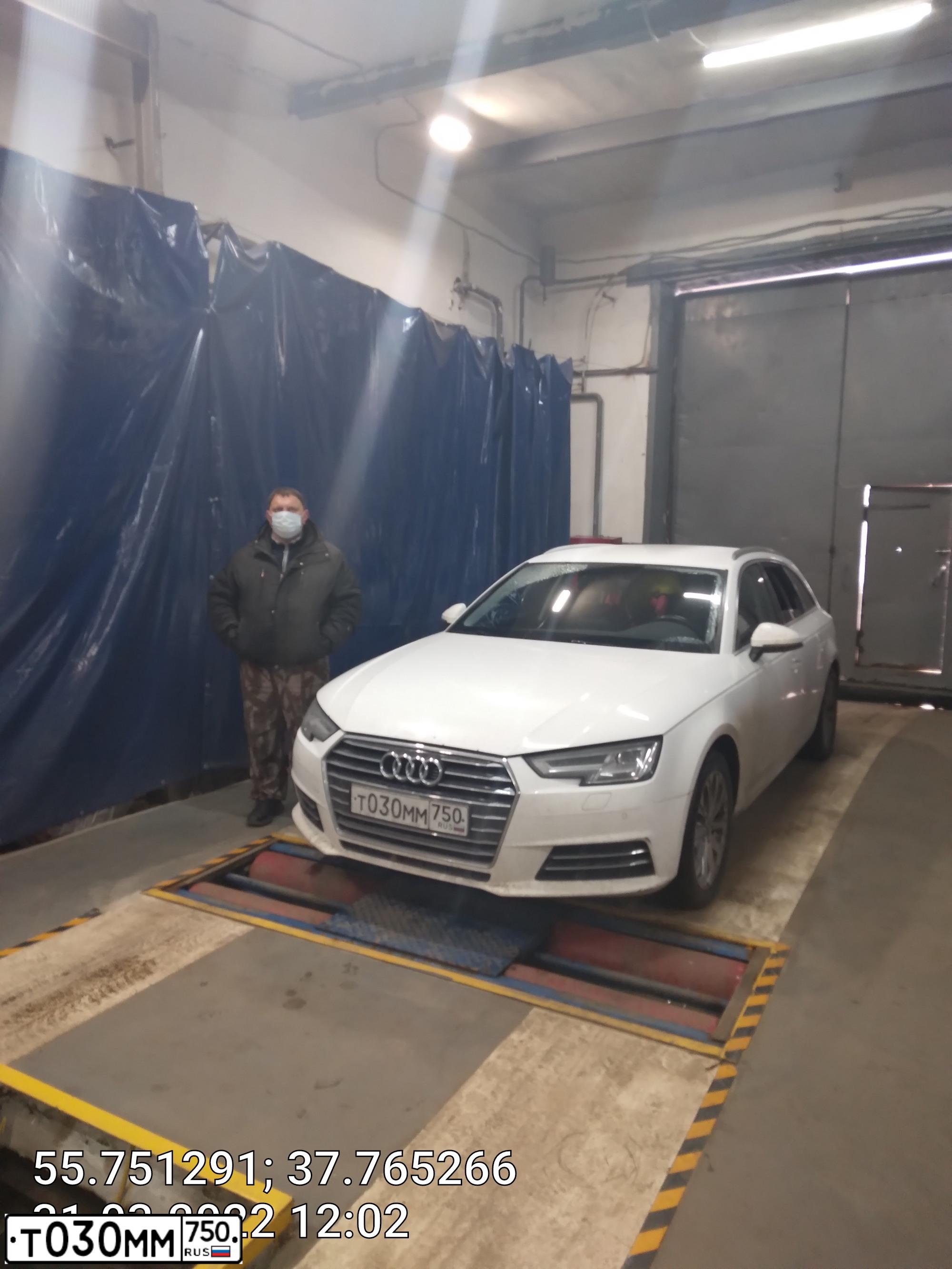 Фото автомобиля AUDI A4, 2016 — госномер Т030ММ750. Цвет: Белый