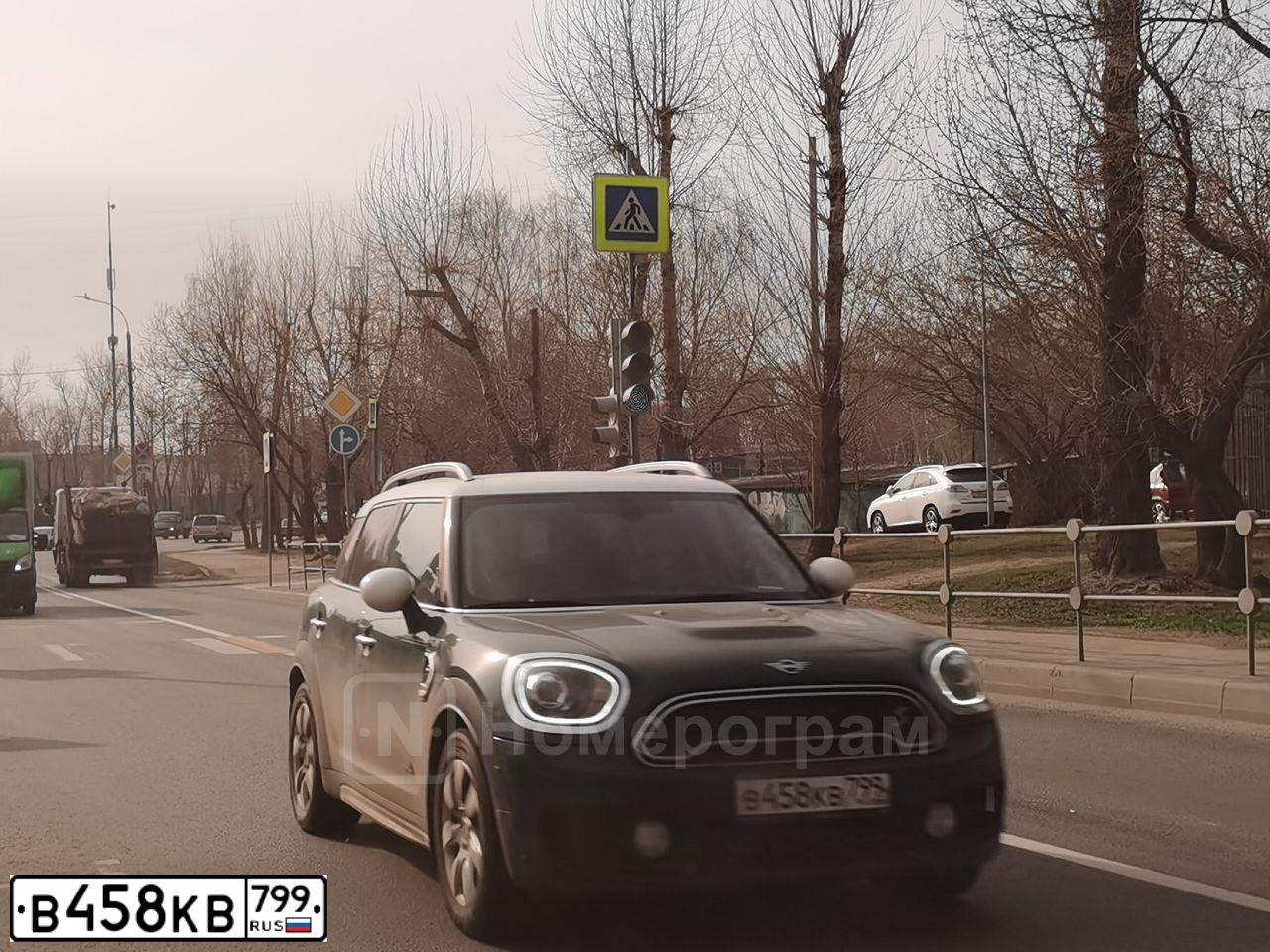 Фото автомобиля MINI МИНИ КУПЕР ALL4 COUNTRYMAN, 2018 — госномер В458КВ799. Цвет: Темно-зеленый