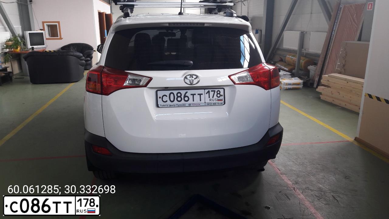 Фото автомобиля TOYOTA RAV4, 2015 — госномер С086ТТ178. Цвет: БЕЛЫЙ